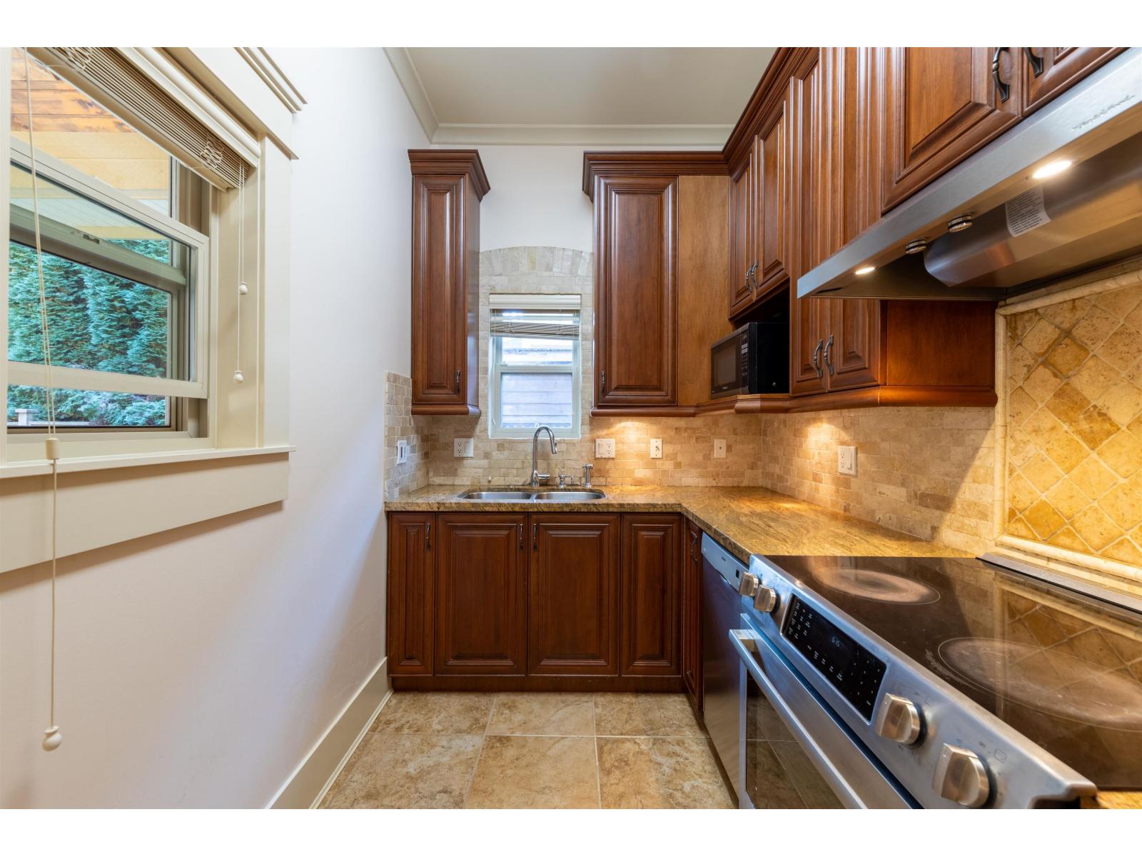 2080 136 Street Property Photo 11