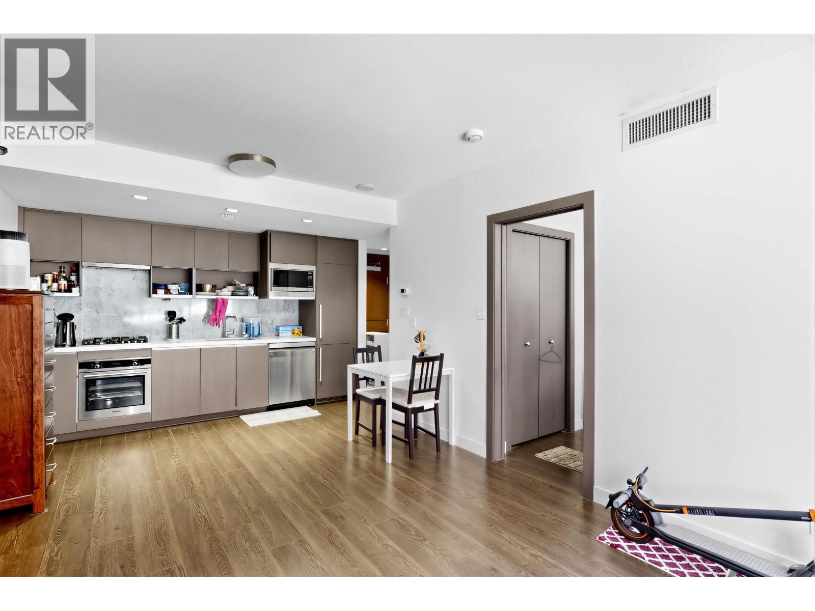 351 38 Smithe Street Property Photo 10