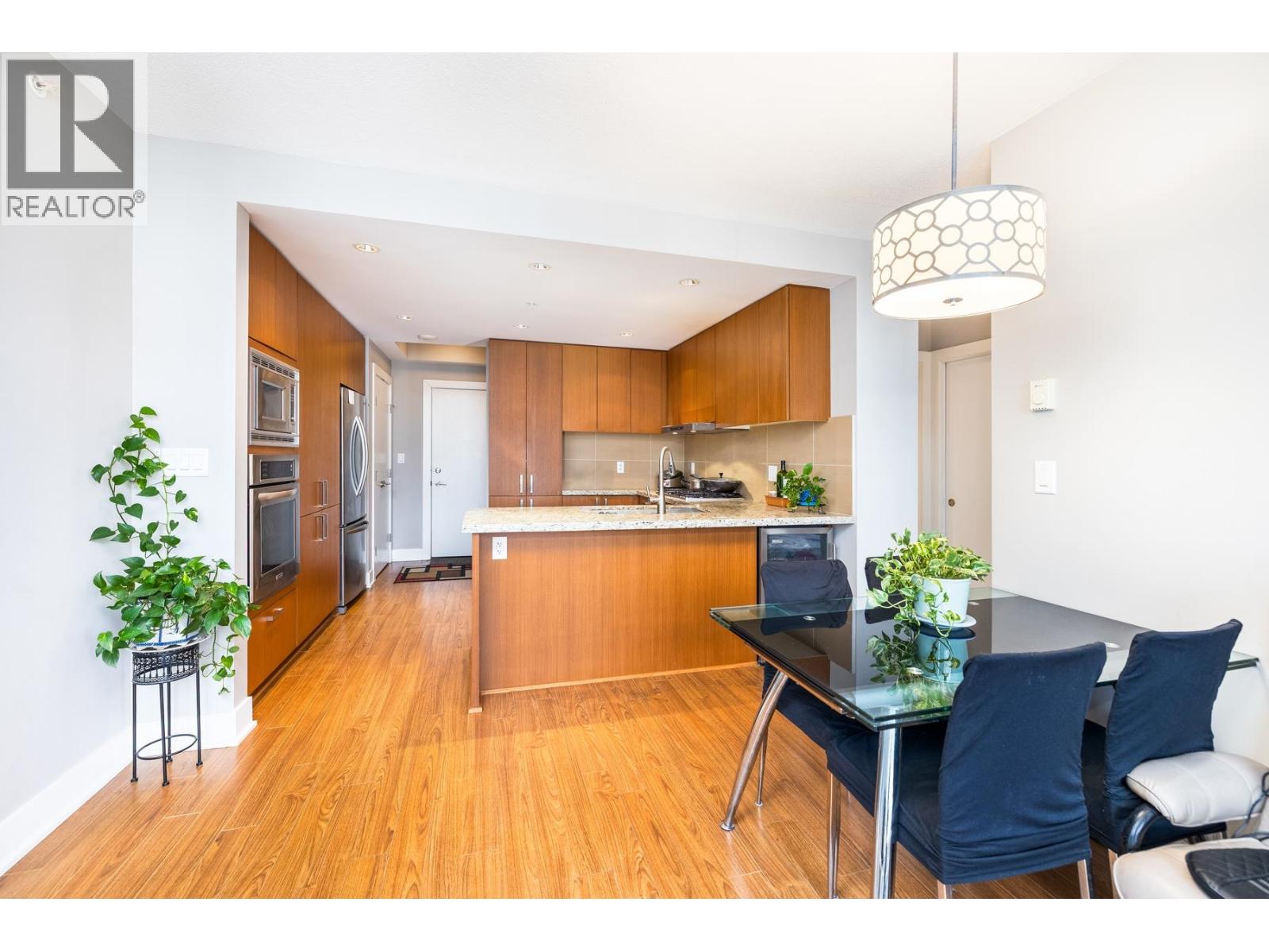 2206 1155 The High Street Property Photo 2