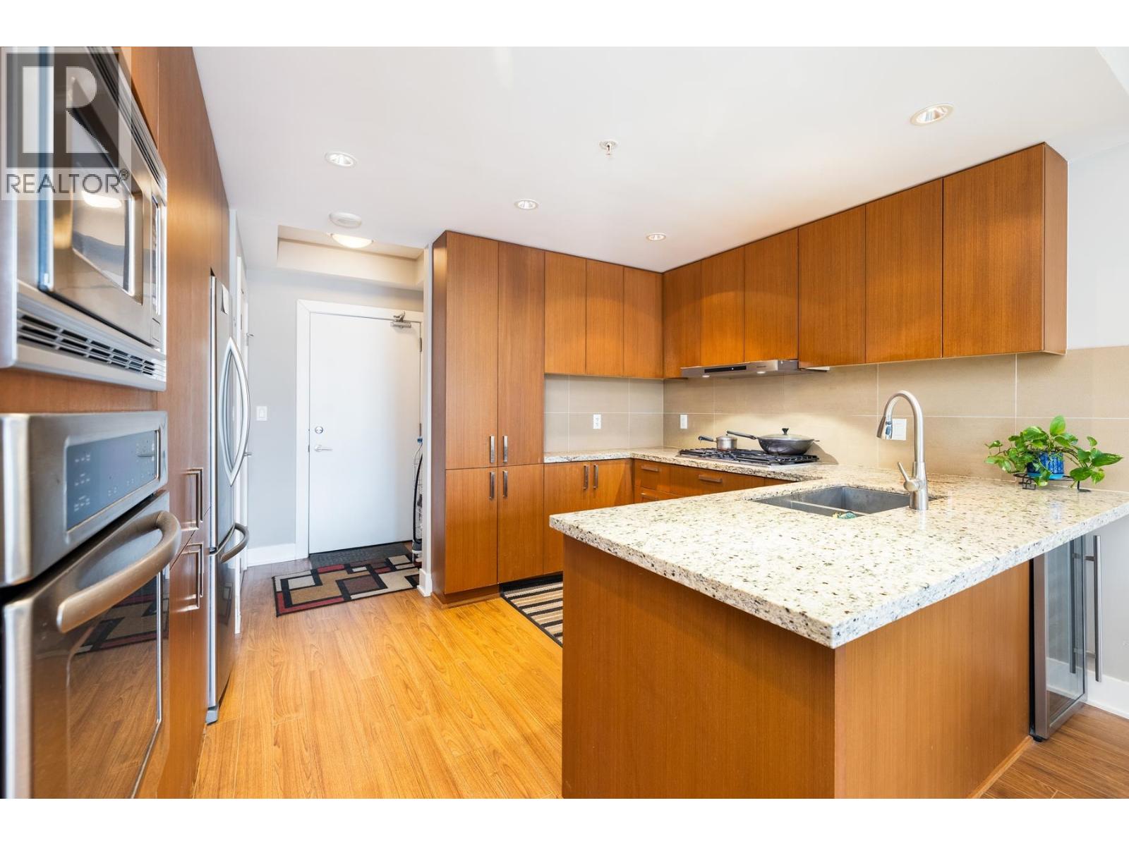 2206 1155 The High Street Property Photo 5