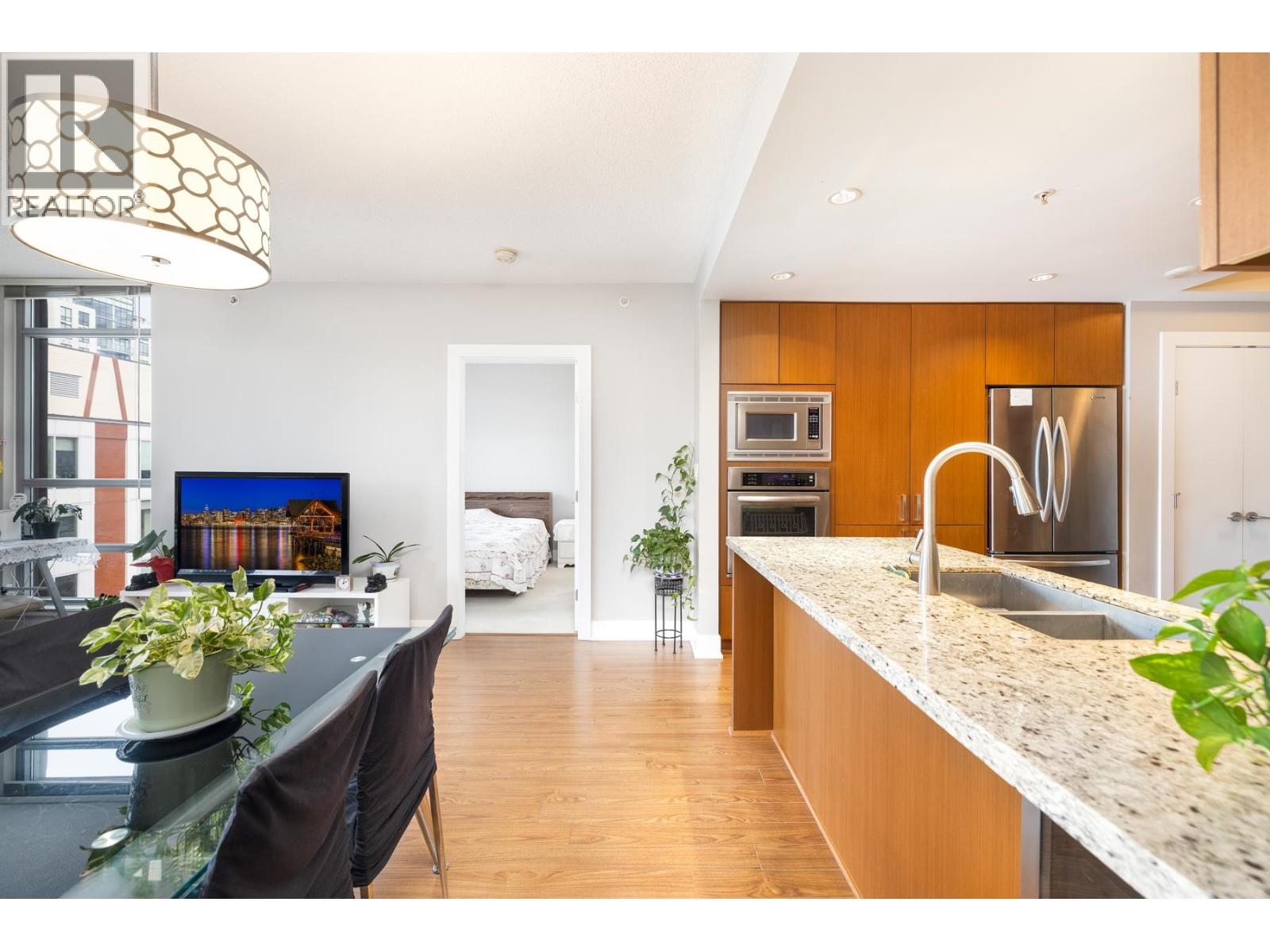 2206 1155 The High Street Property Photo 9