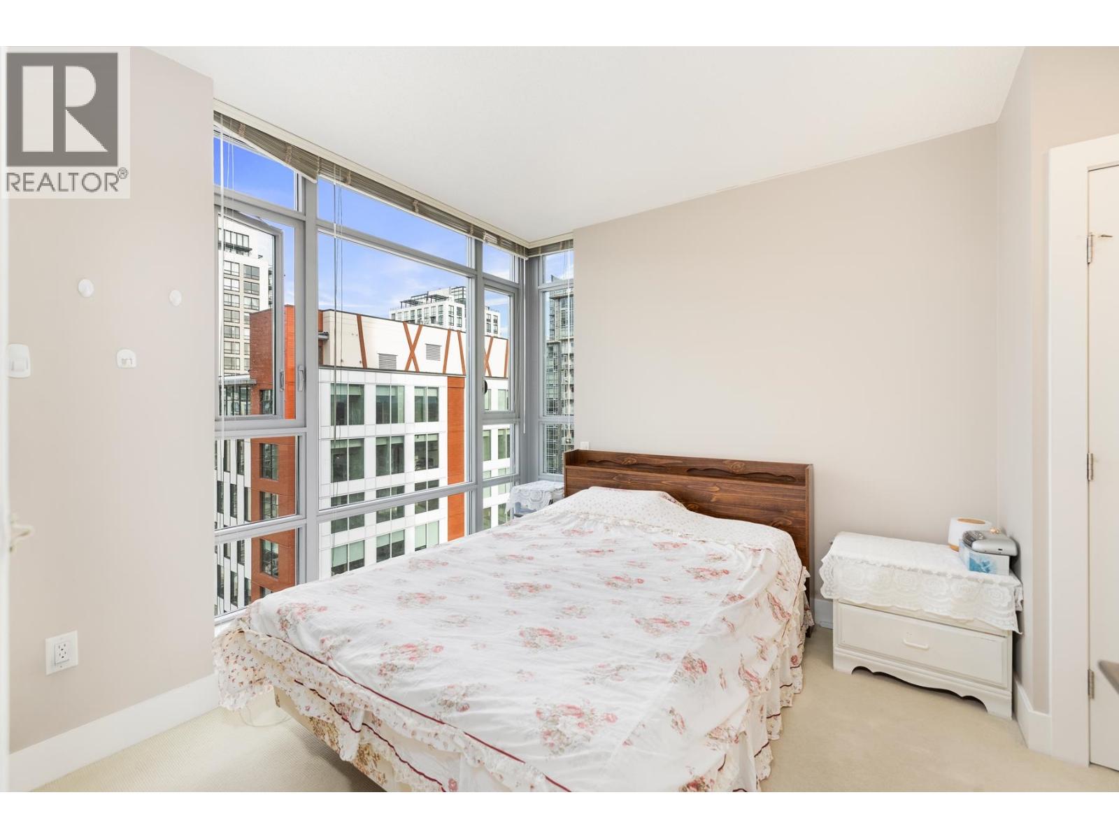 2206 1155 The High Street Property Photo 10