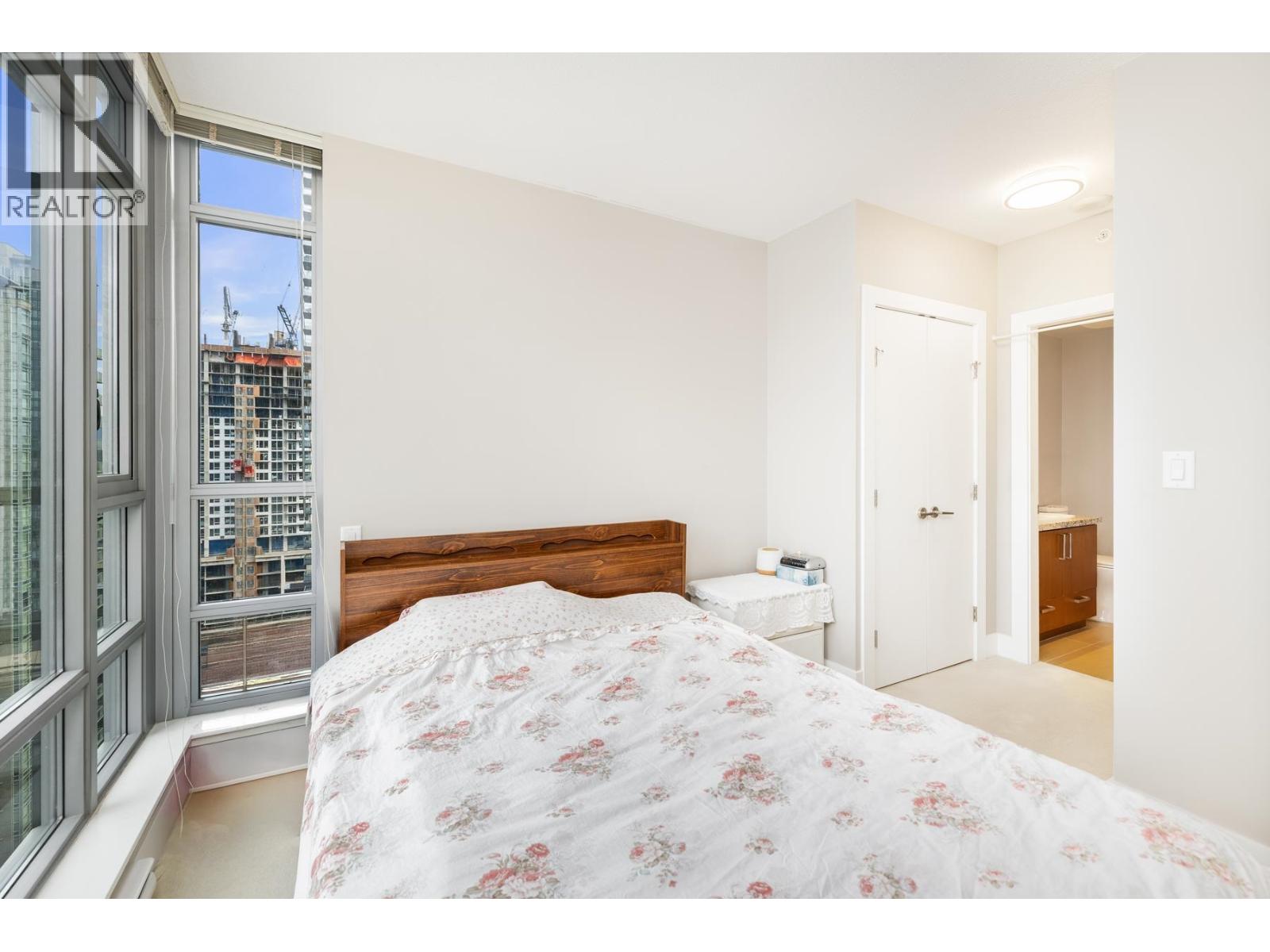 2206 1155 The High Street Property Photo 11