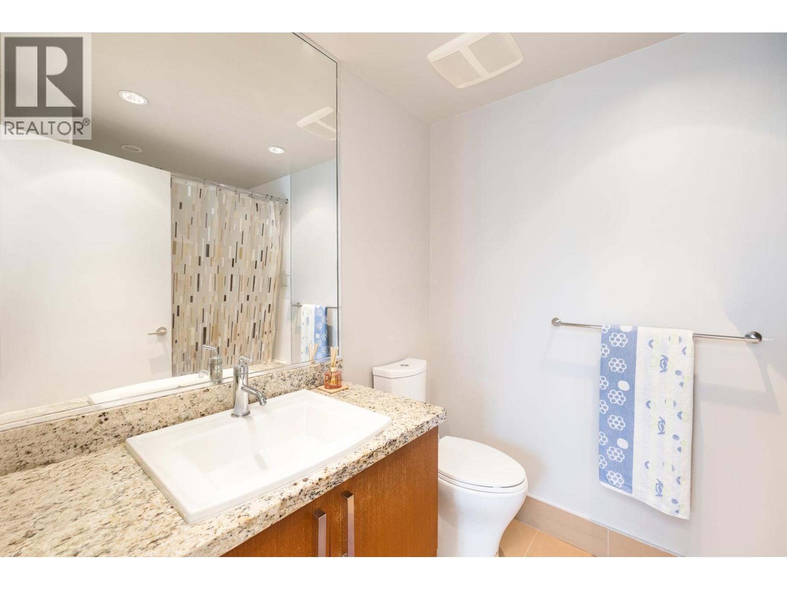 2206 1155 The High Street Property Photo 12
