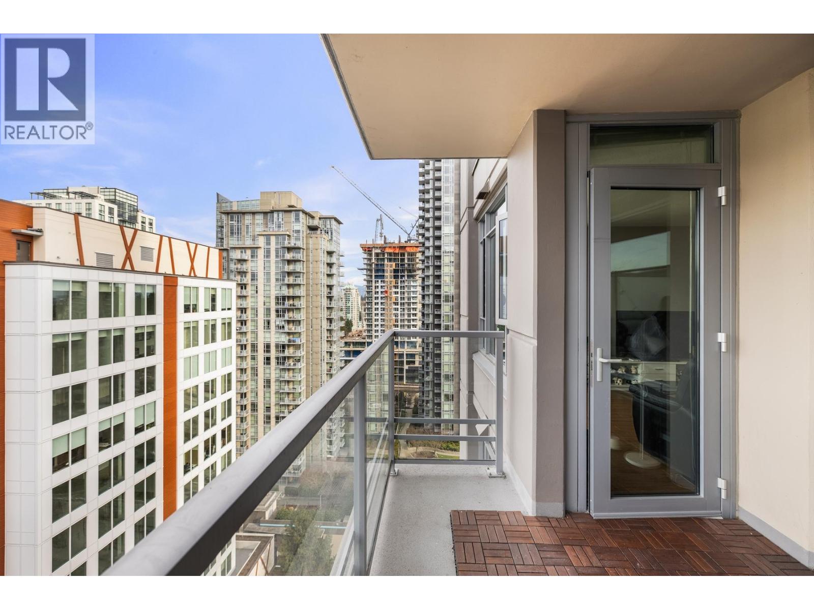 2206 1155 The High Street Property Photo 19
