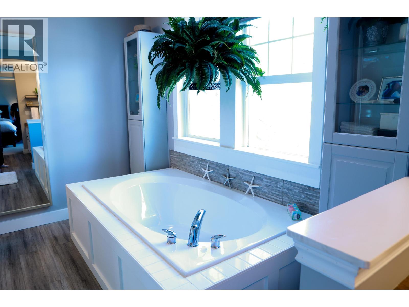 24170 Hill Avenue Property Photo 4