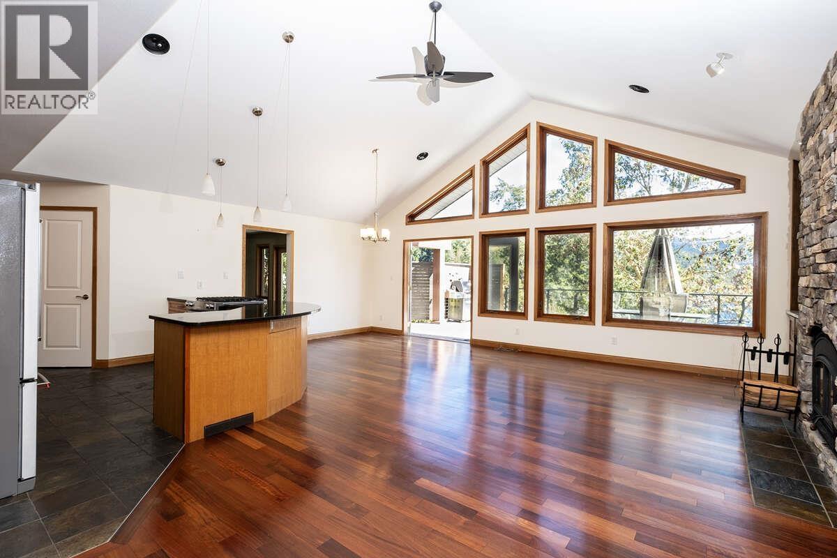 22 4622 Sinclair Bay Road Property Photo 1