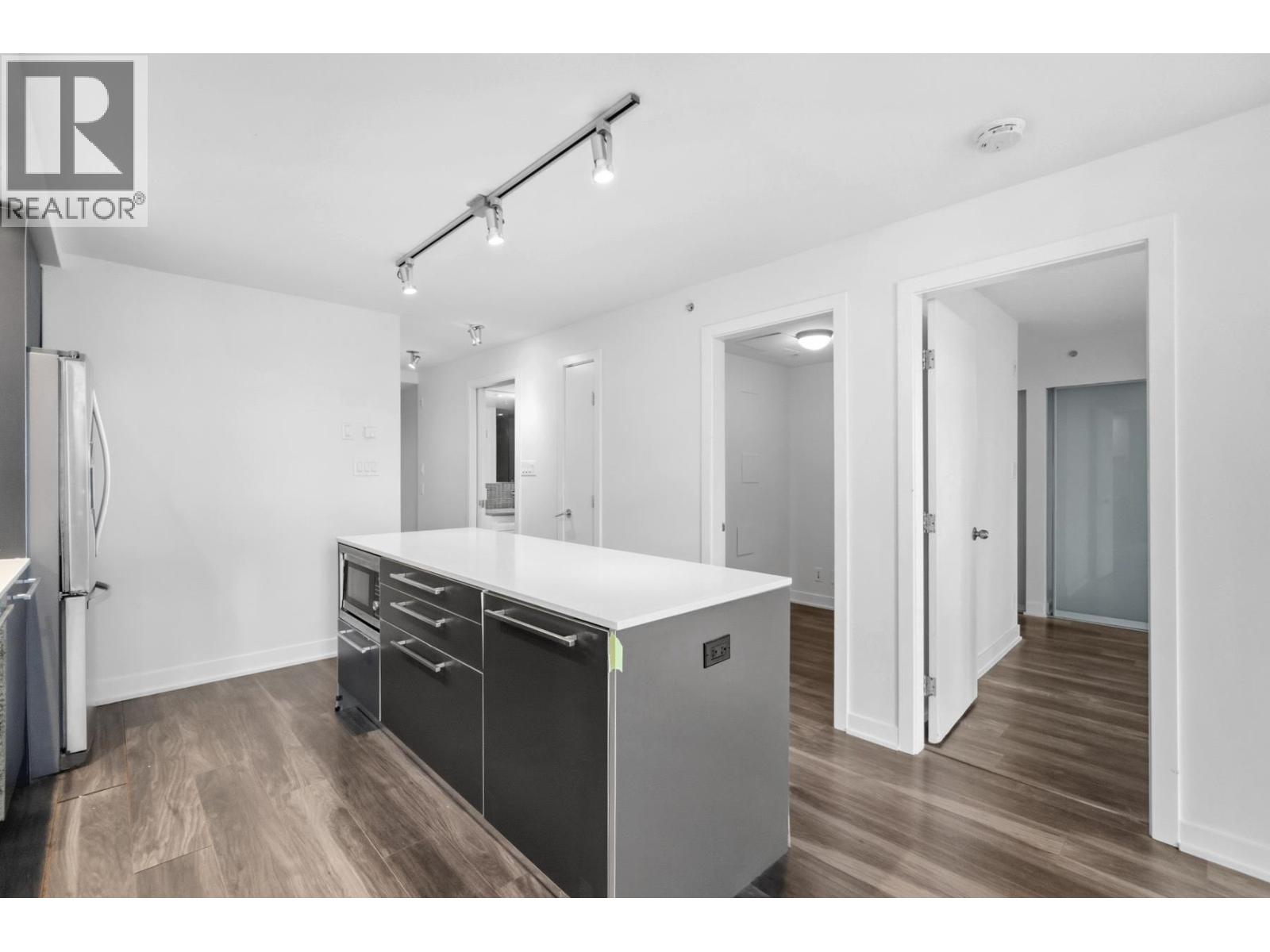 301 1762 Davie Street Property Photo 8
