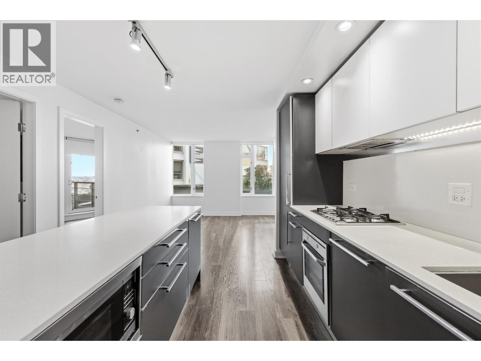 301 1762 Davie Street Property Photo 9