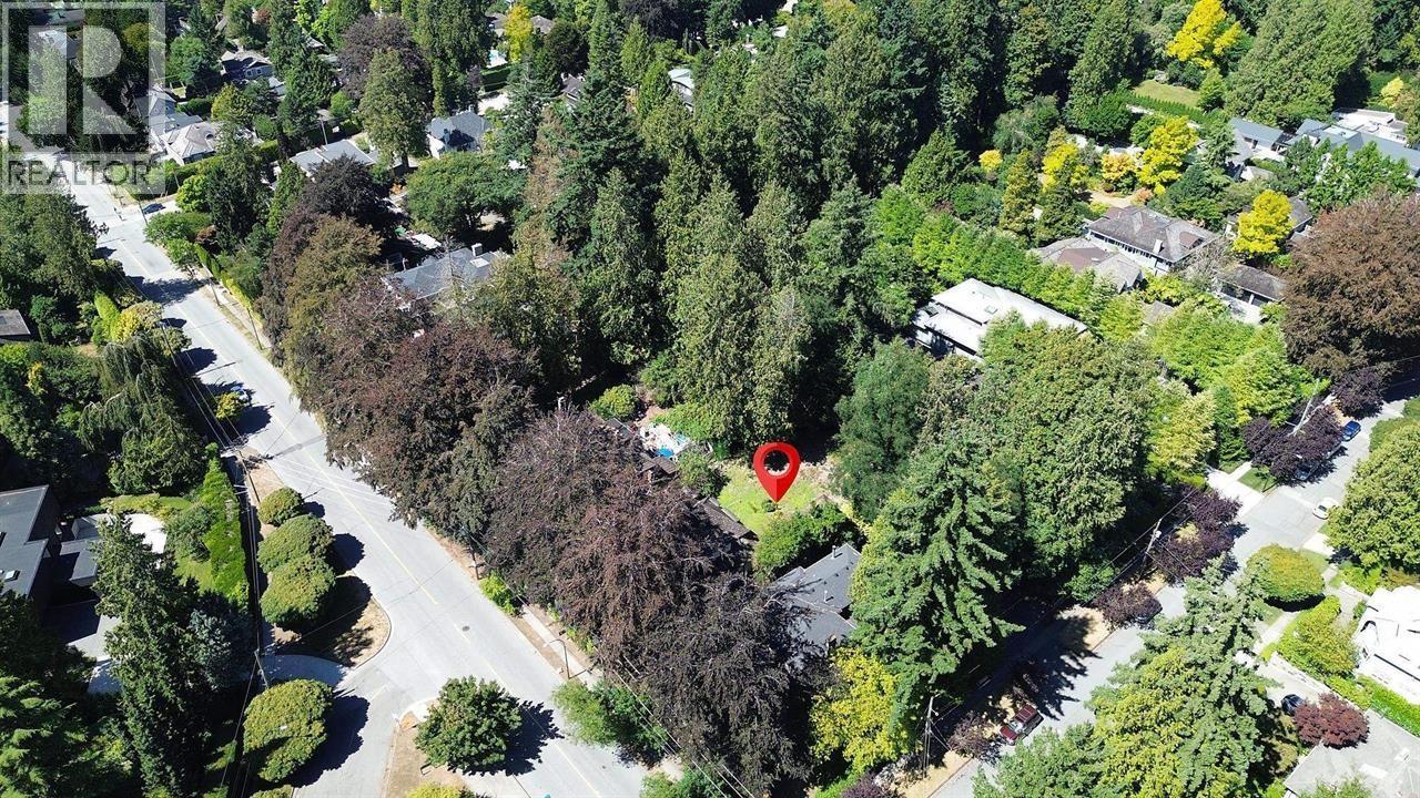 2629 W 49th Avenue Property Photo 5