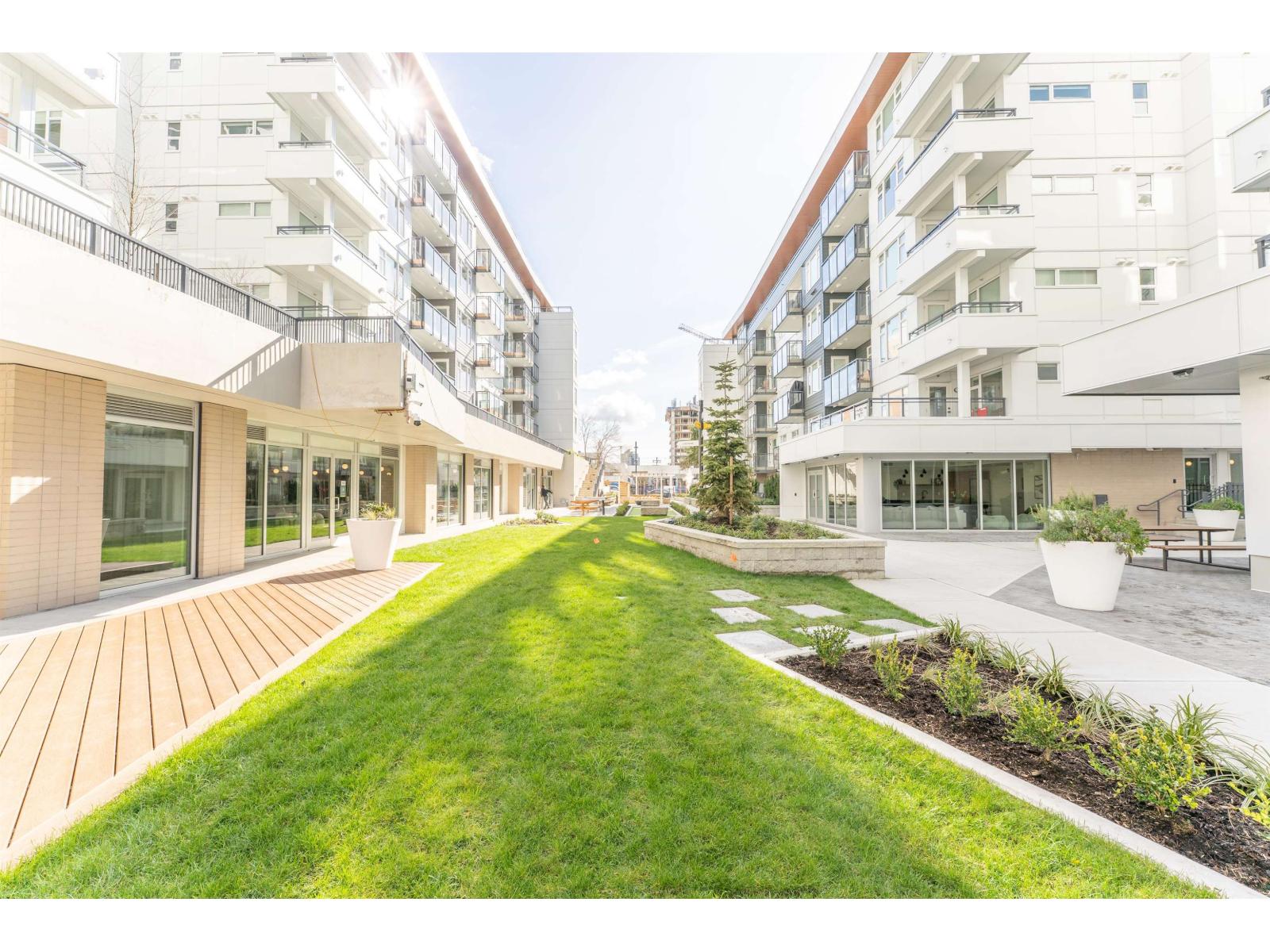 608 10488 138a Street Property Photo 15