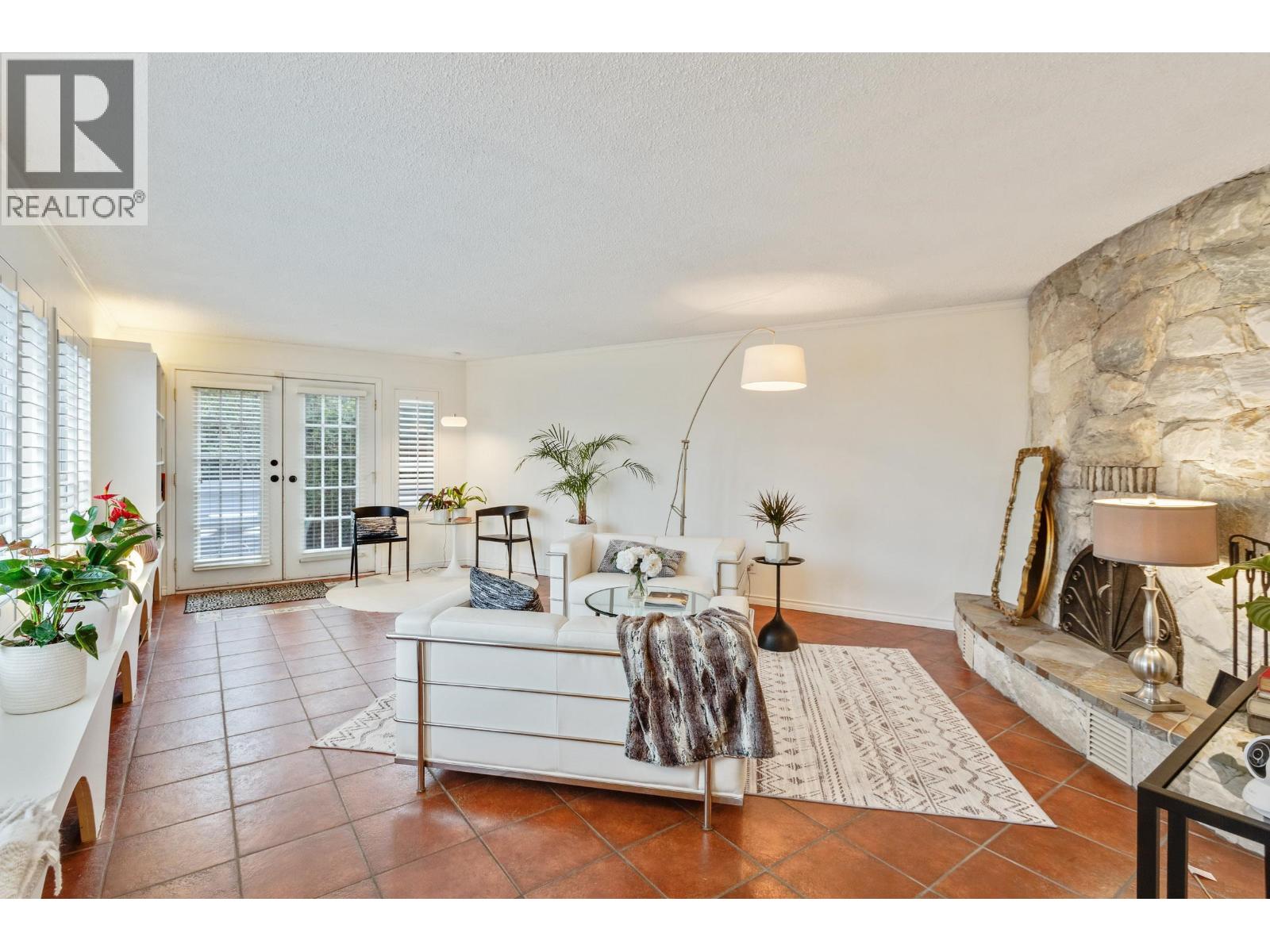 7362 Laburnum Street Property Photo 4