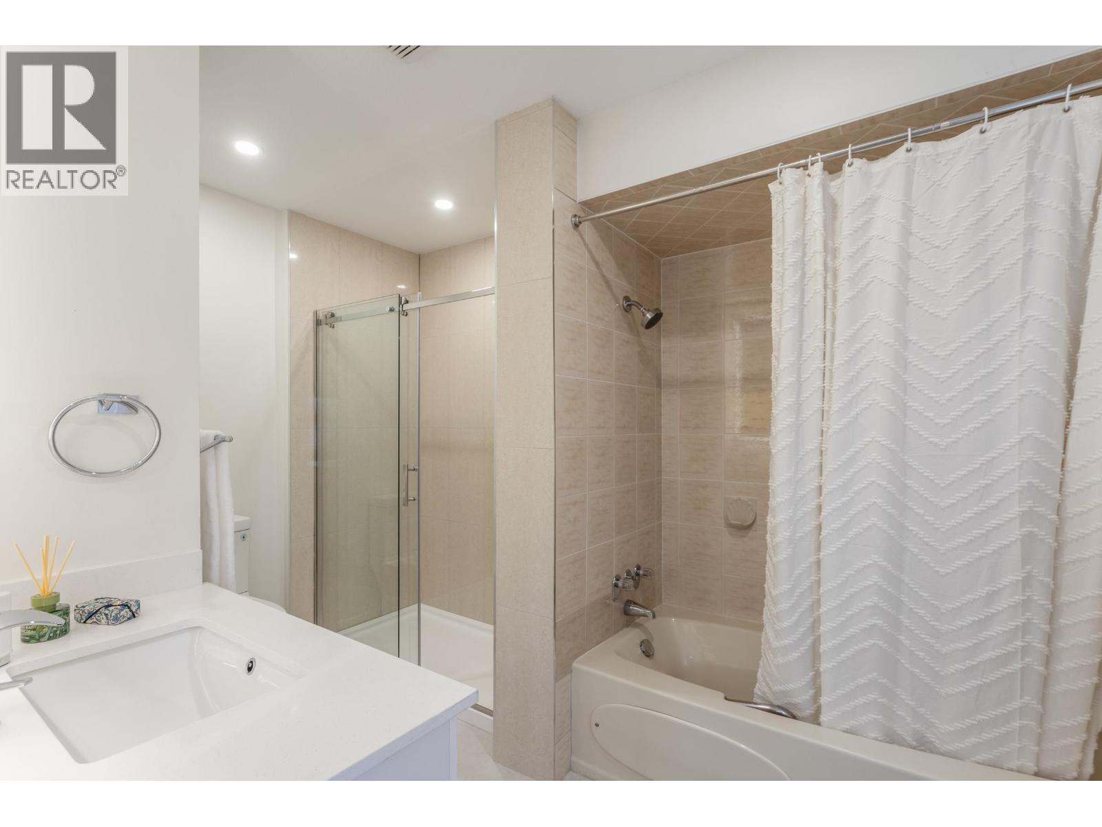 7362 Laburnum Street Property Photo 17