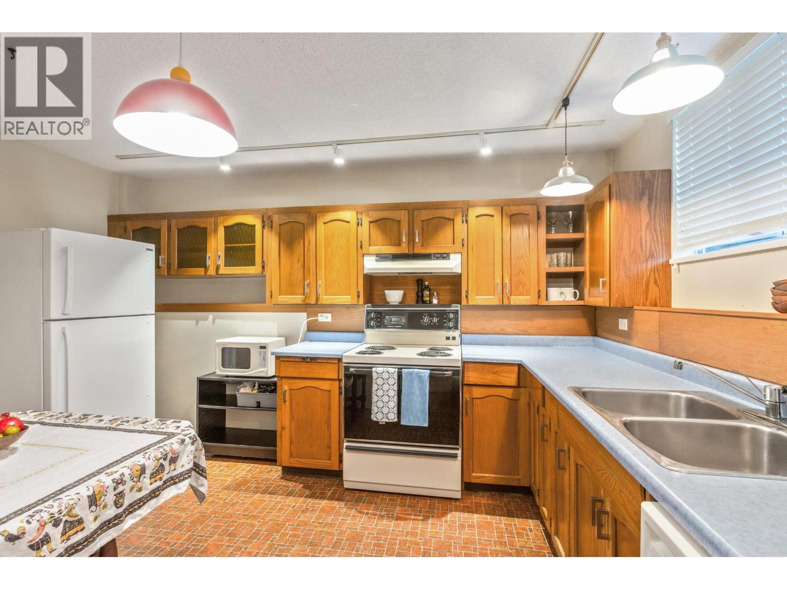 7362 Laburnum Street Property Photo 24