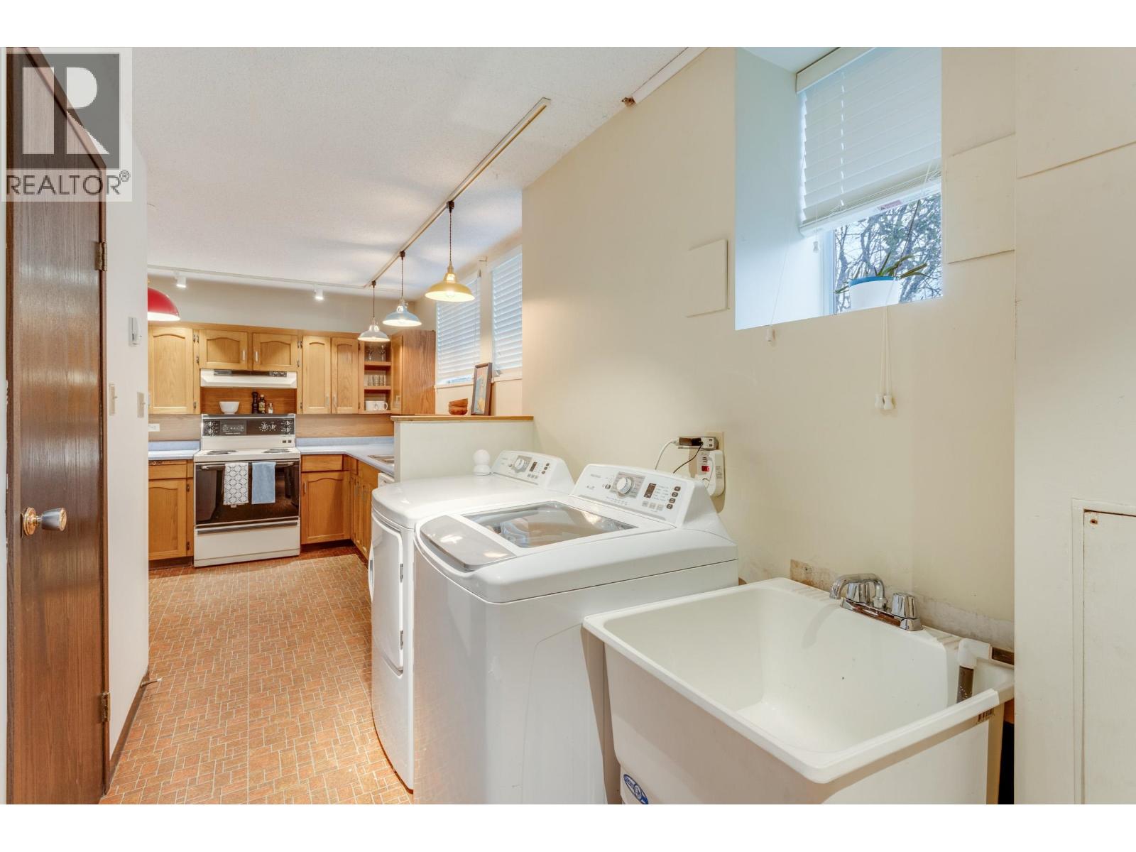 7362 Laburnum Street Property Photo 25