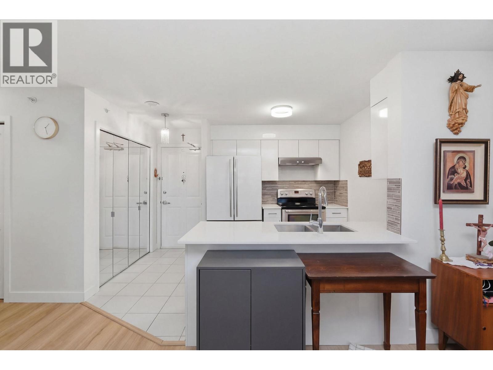 505 6659 Southoaks Crescent Property Photo 8