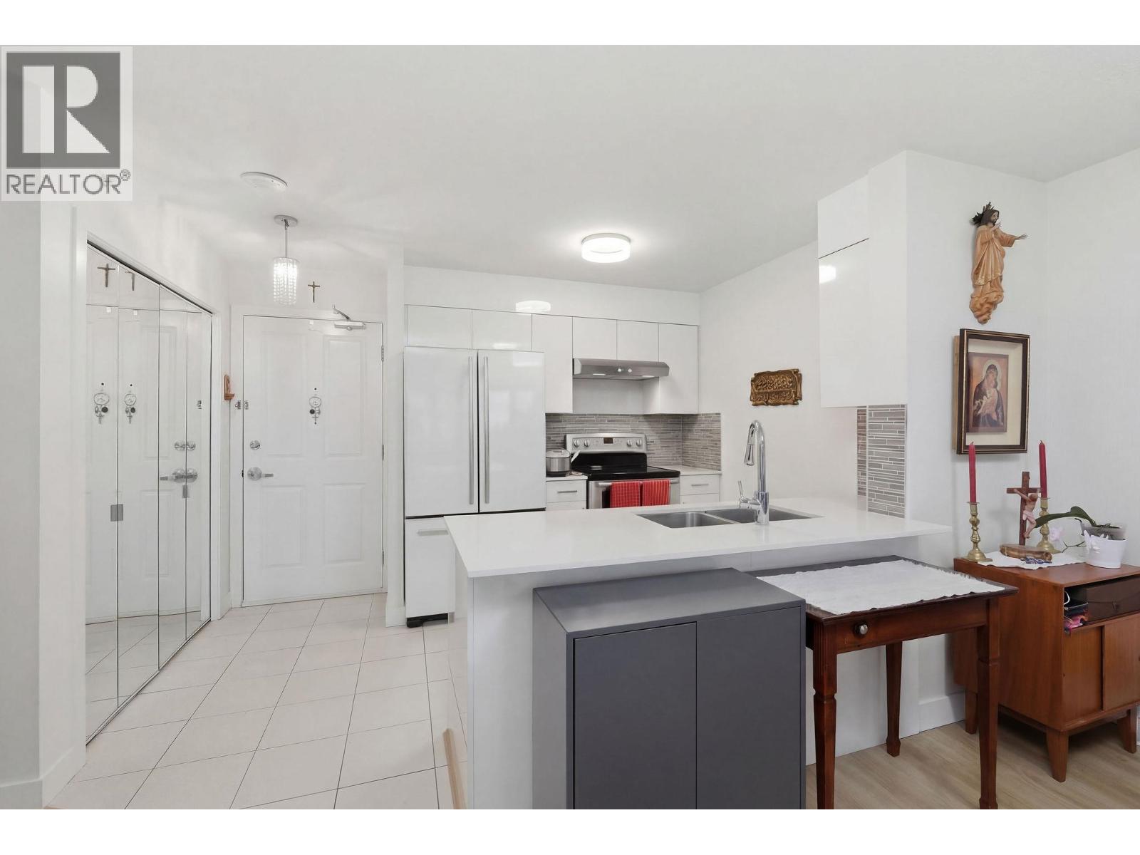 505 6659 Southoaks Crescent Property Photo 9