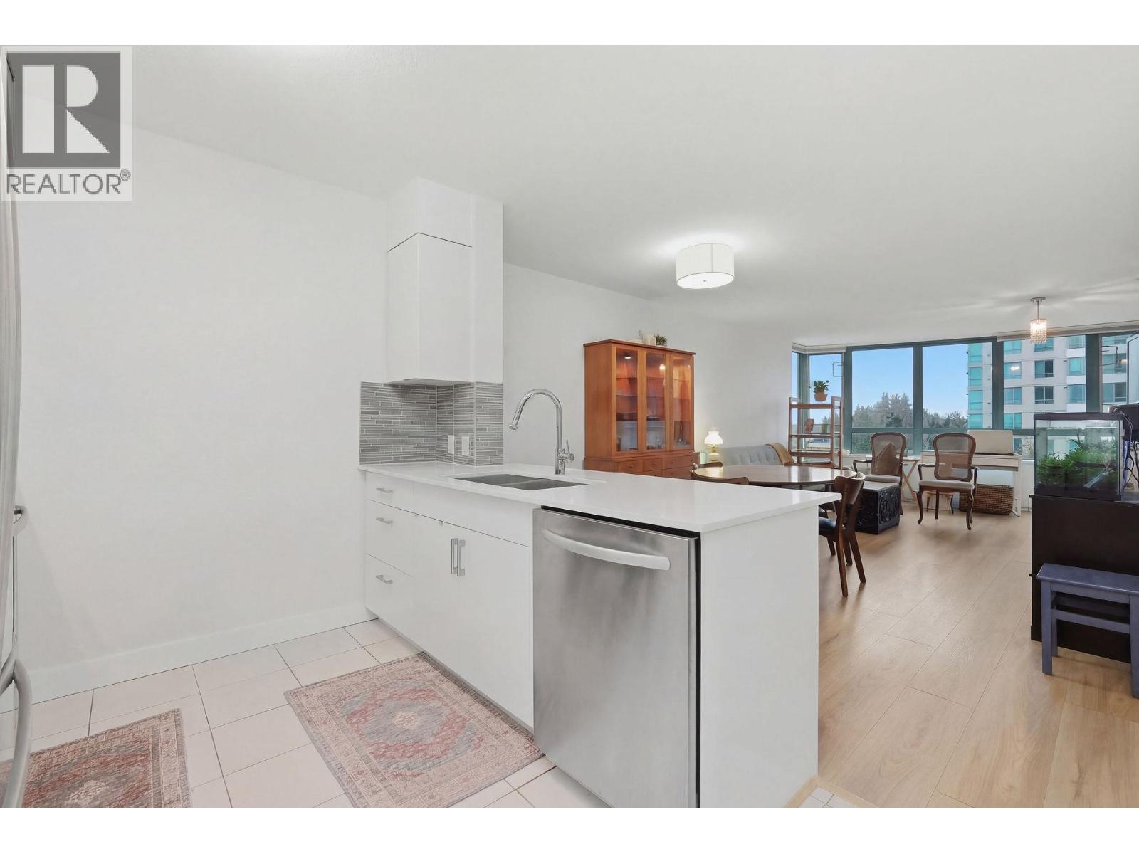 505 6659 Southoaks Crescent Property Photo 10