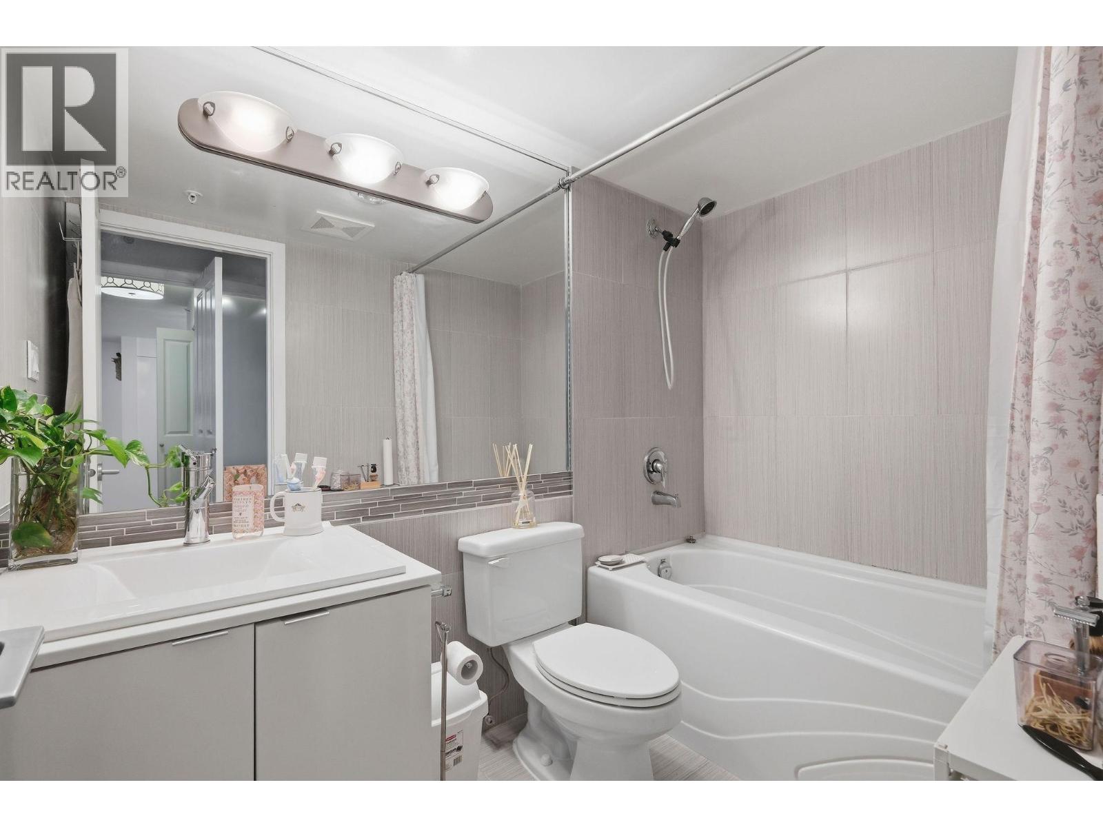 505 6659 Southoaks Crescent Property Photo 17