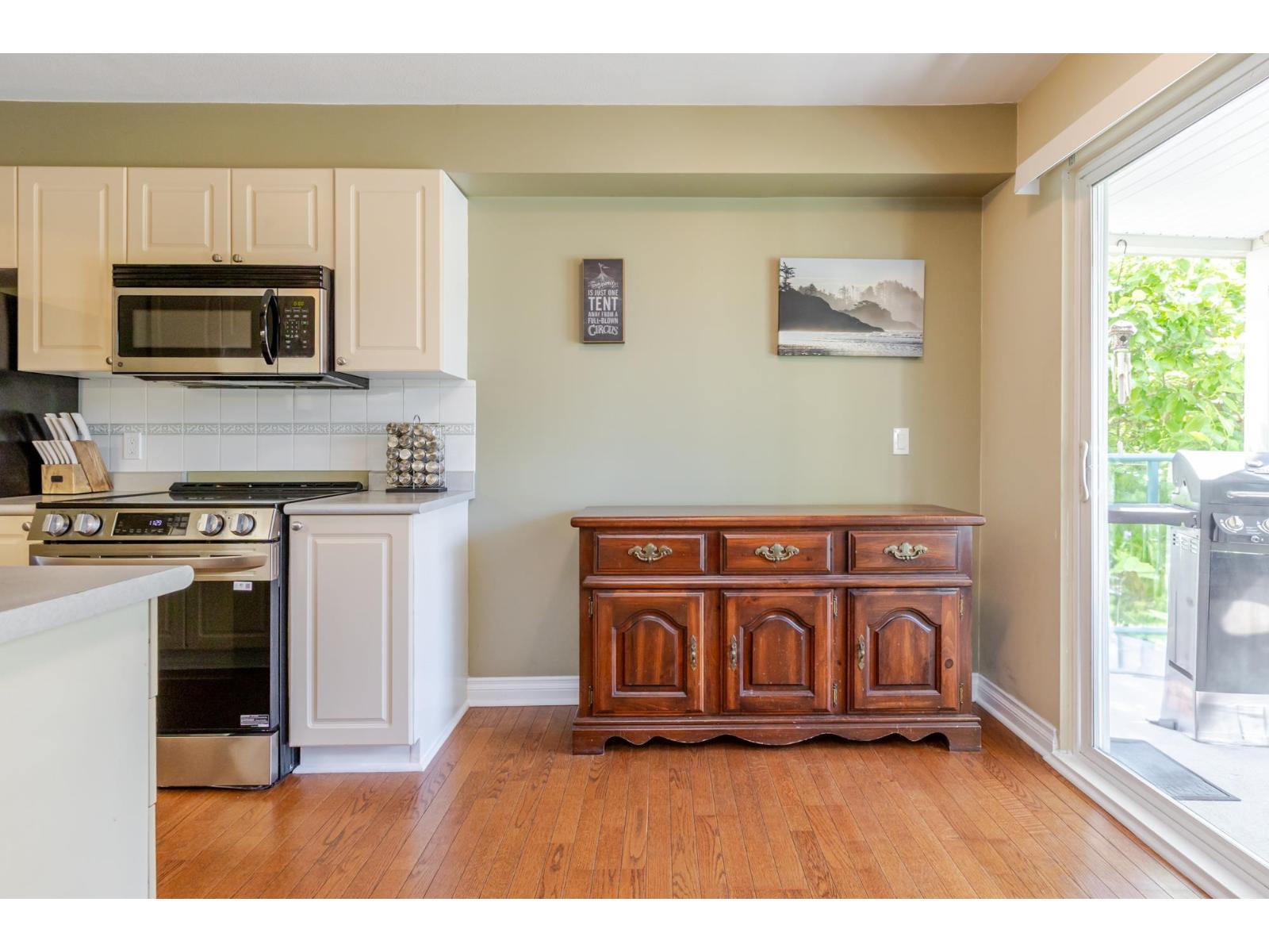 202 20433 53 Avenue Property Photo 13