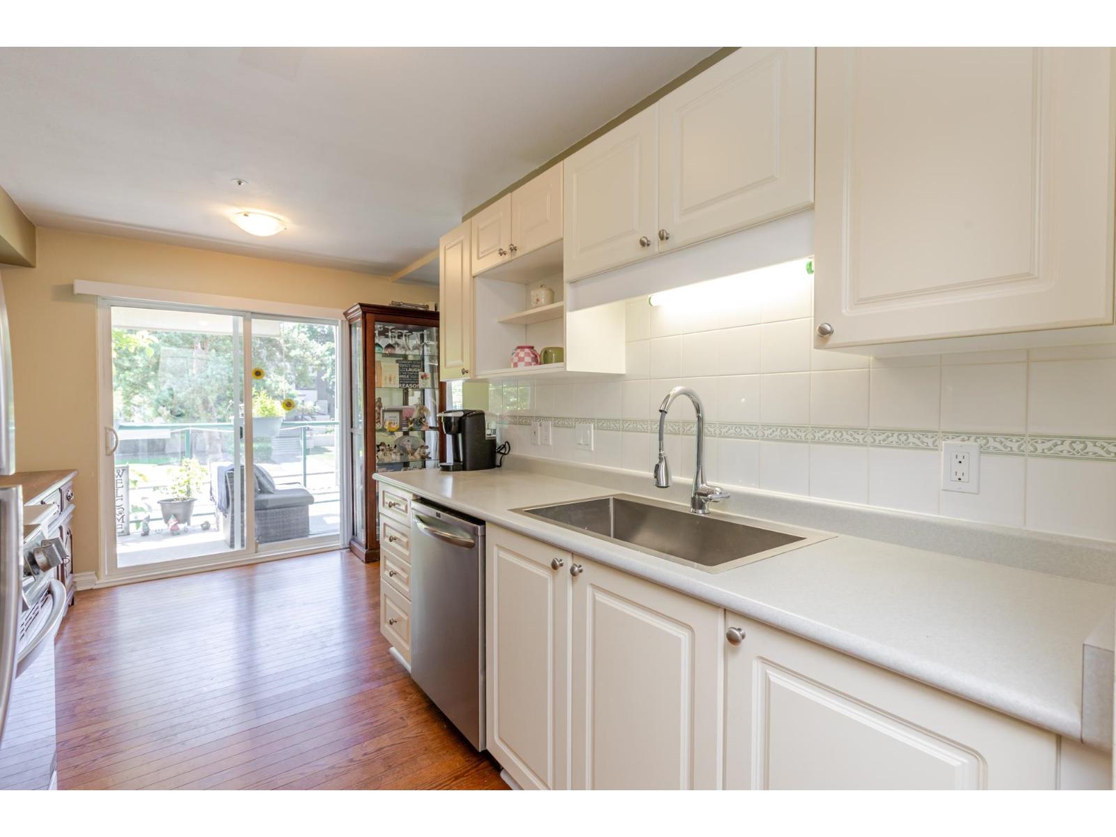 202 20433 53 Avenue Property Photo 15
