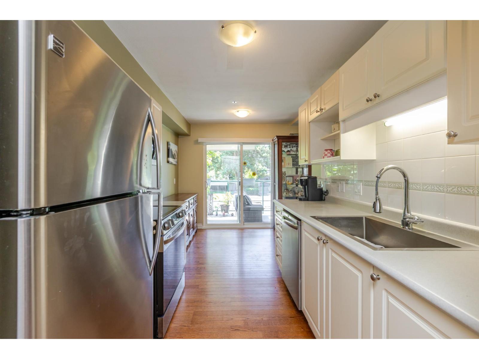 202 20433 53 Avenue Property Photo 16