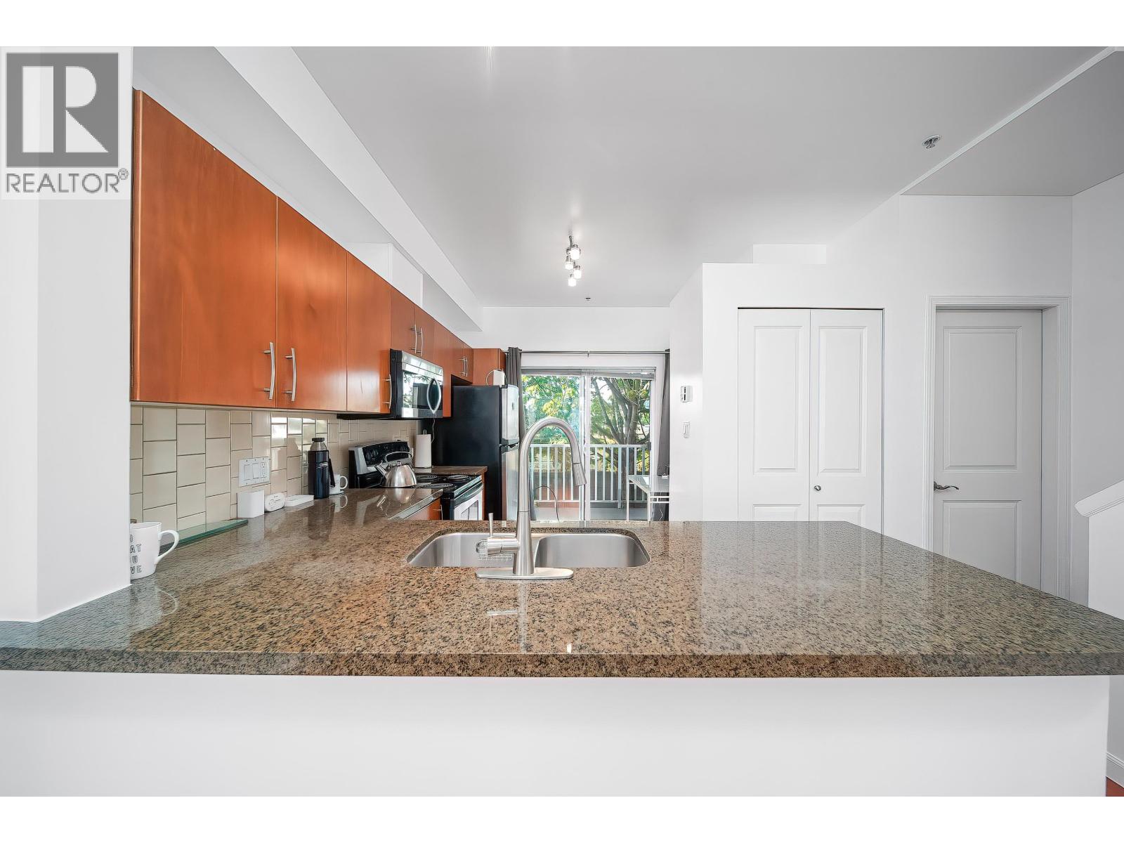 68 935 Ewen Avenue Property Photo 21