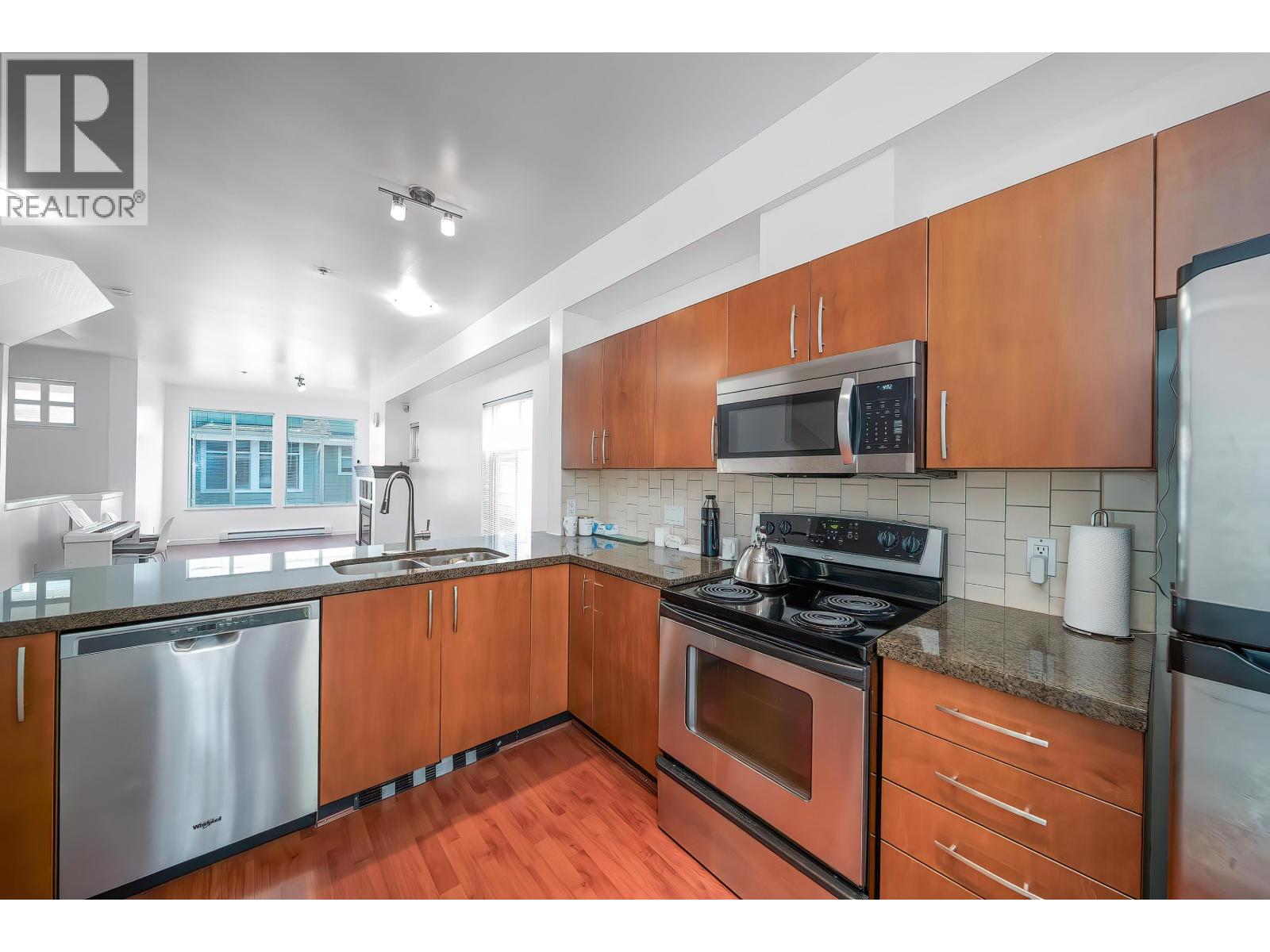 68 935 Ewen Avenue Property Photo 25