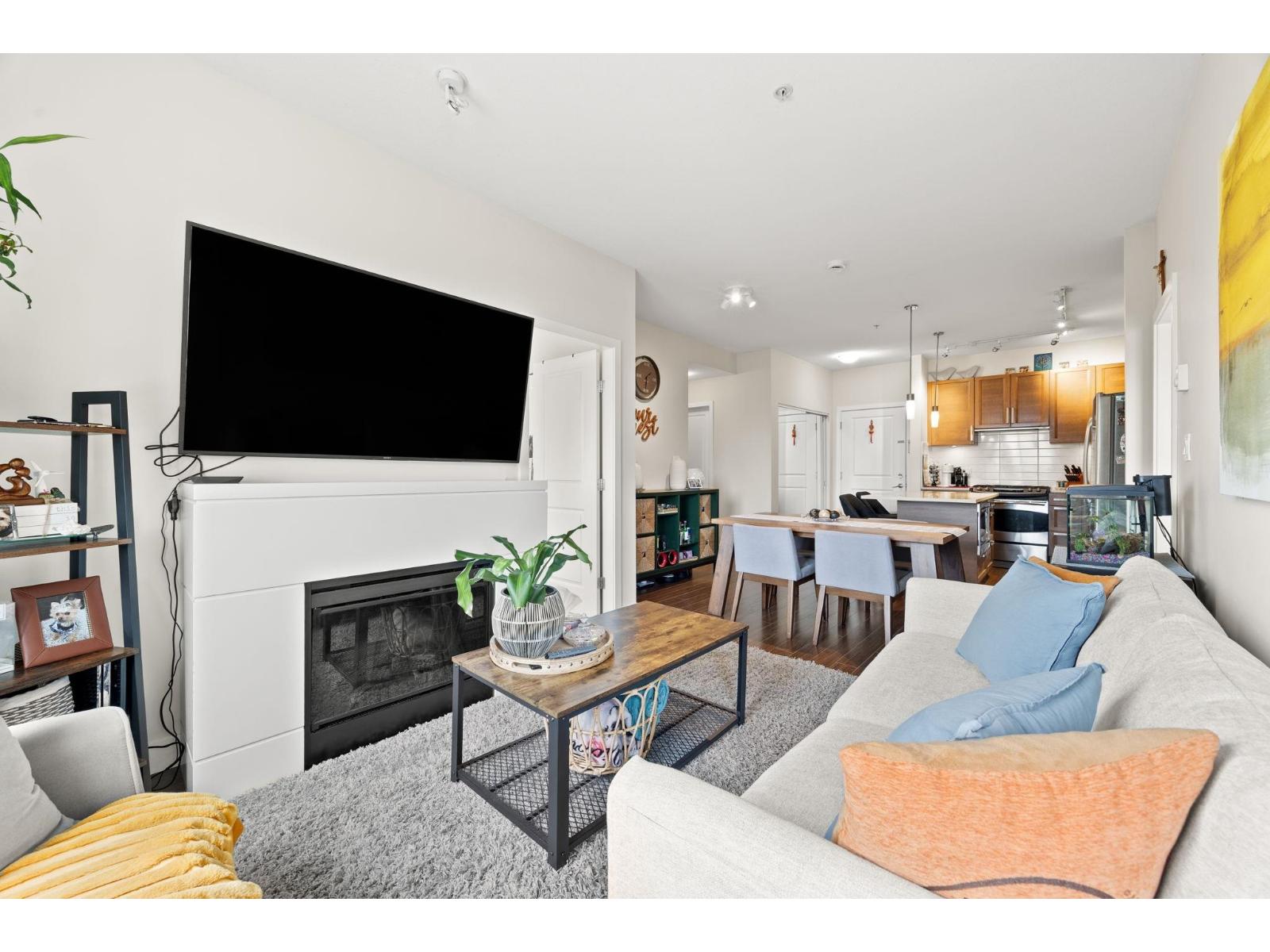 312 15850 26 AVENUE Property Photo 1
