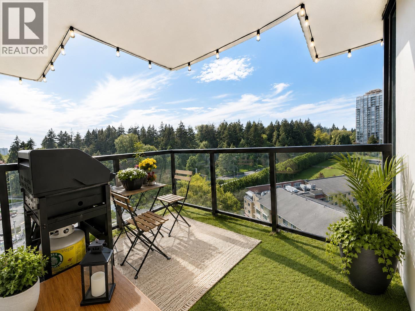 1701 15 E ROYAL AVENUE Property Photo 1