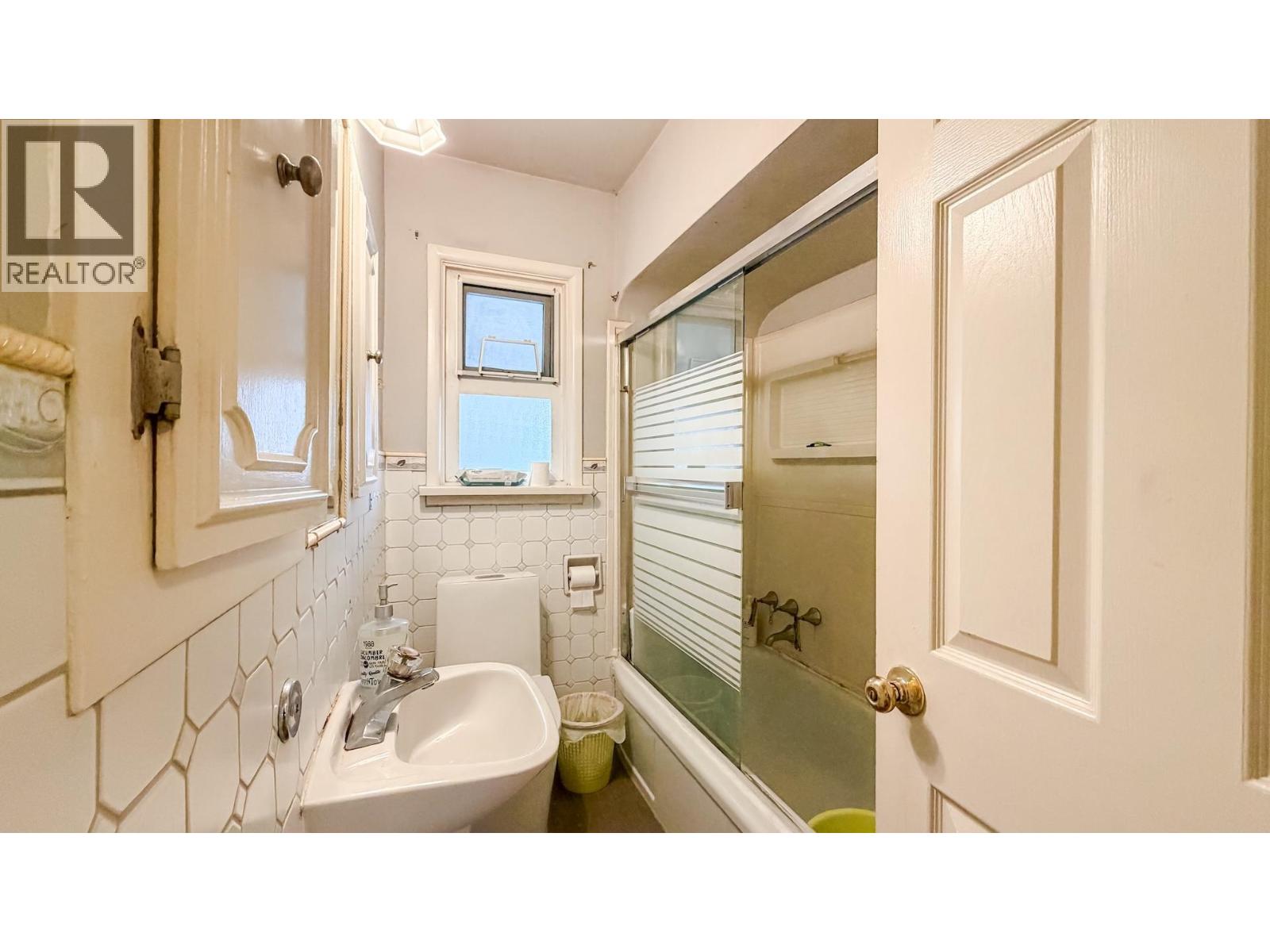1939 E 39th Avenue Property Photo 14