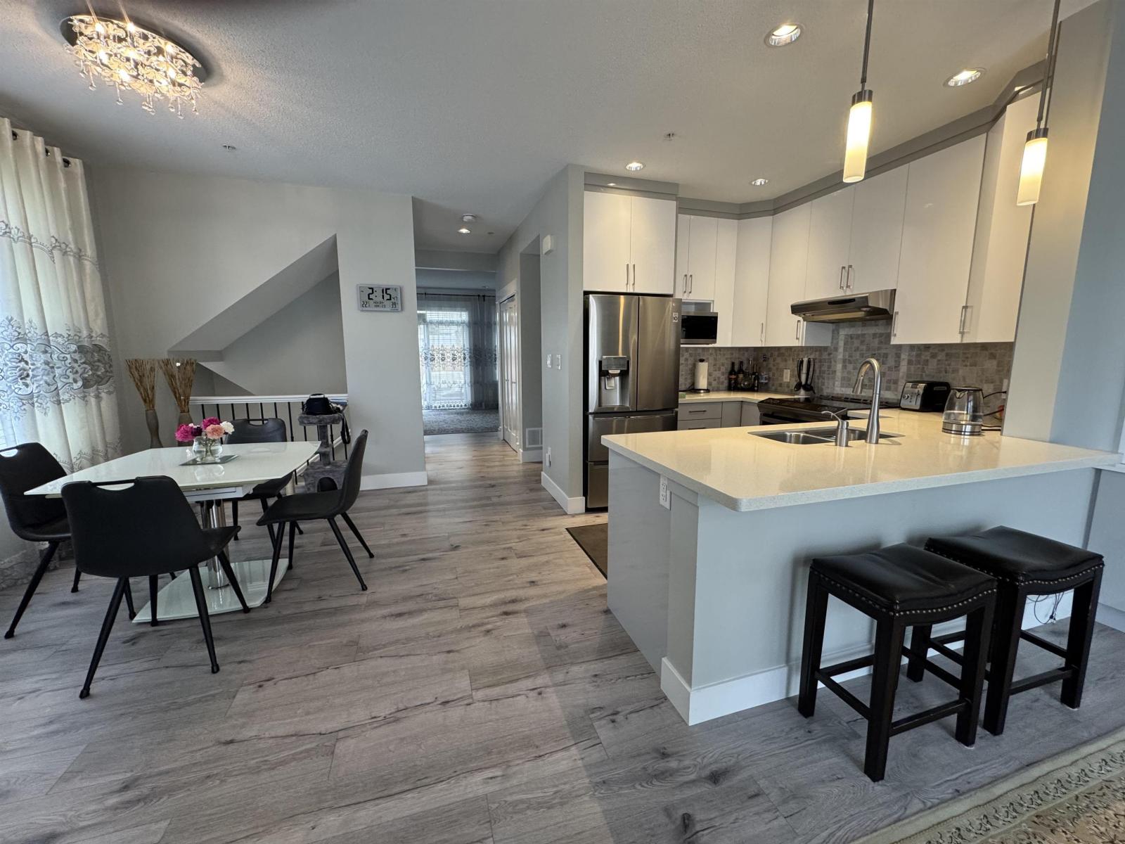 19 2689 PARKWAY DRIVE Property Photo 1