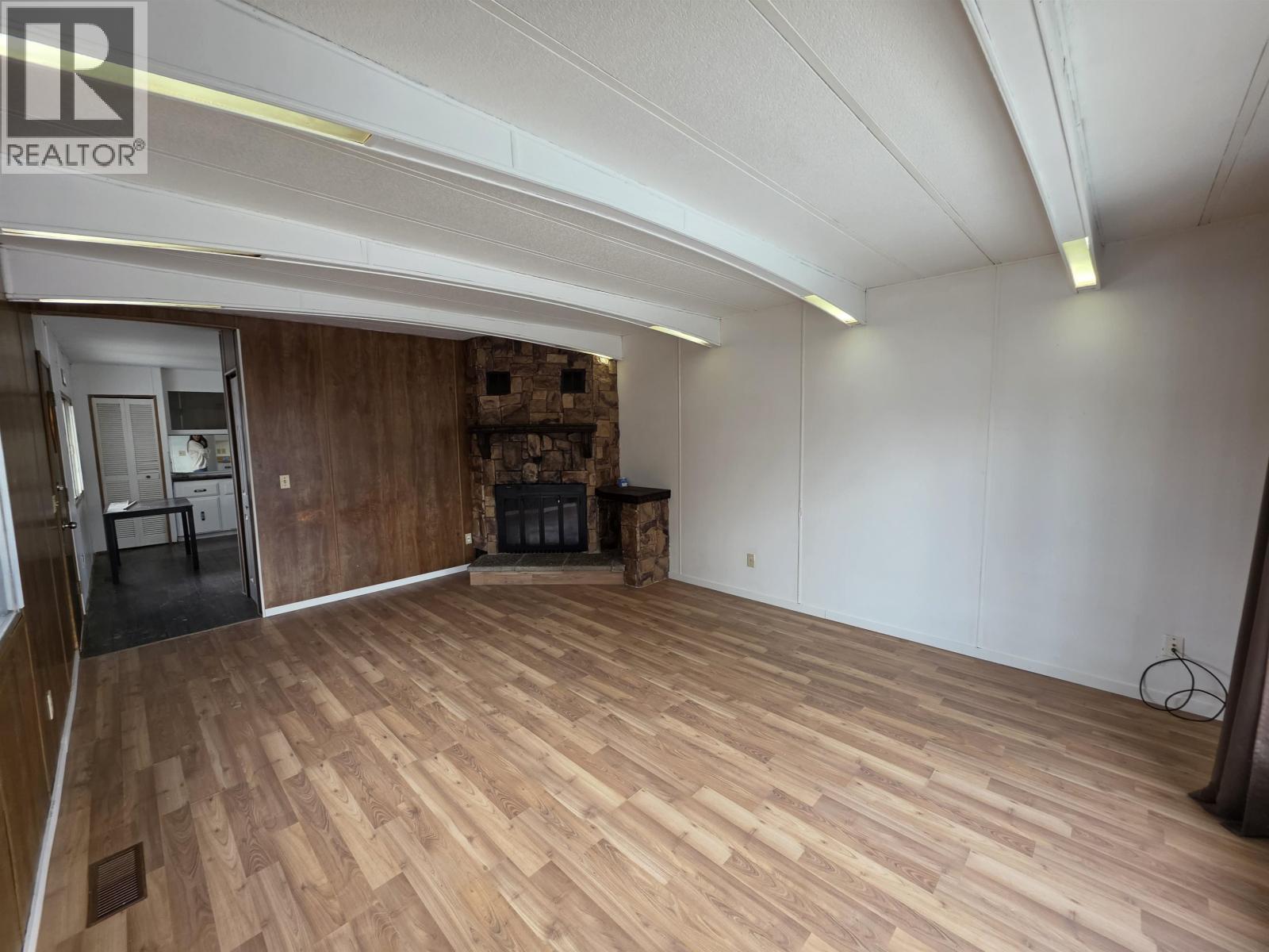 21 654 North Fraser Drive Property Photo 4