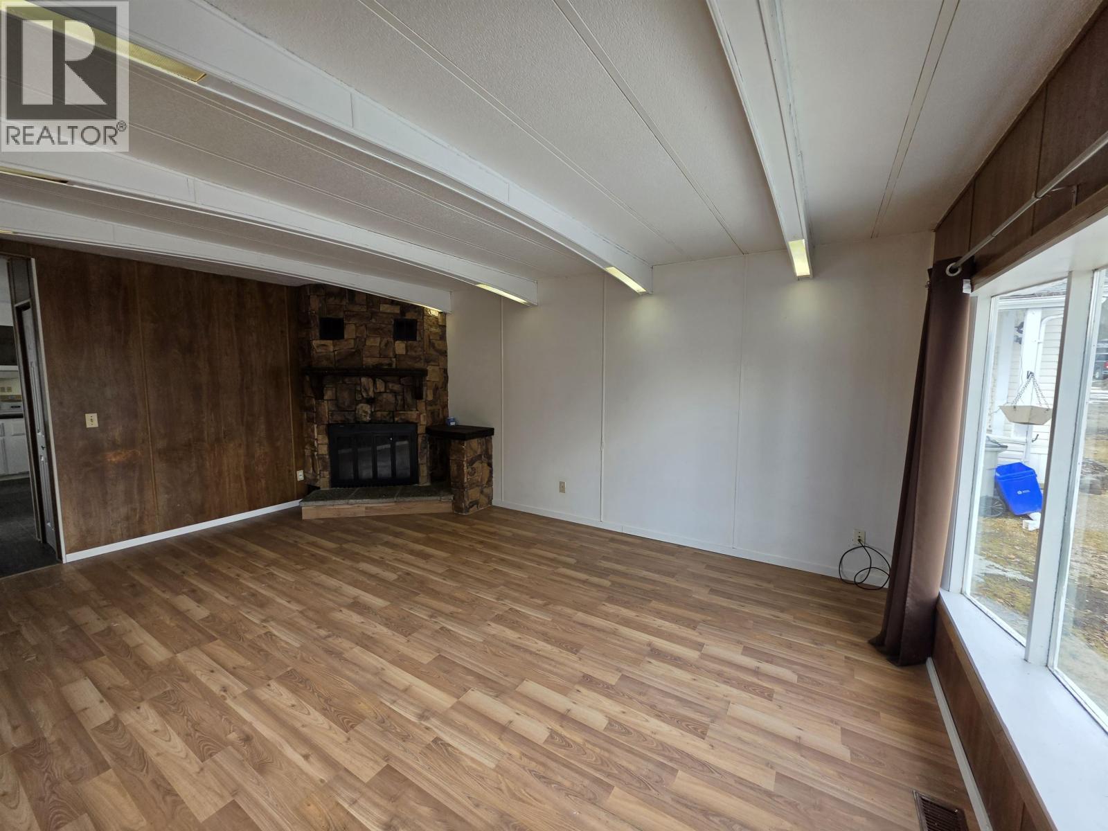 21 654 North Fraser Drive Property Photo 5