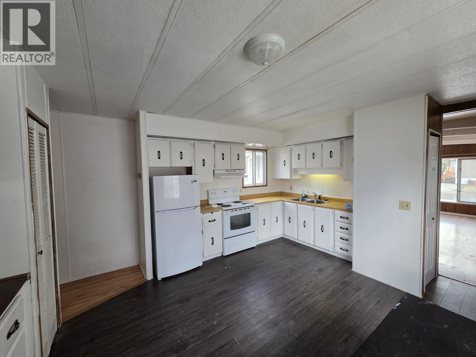 21 654 North Fraser Drive Property Photo 8