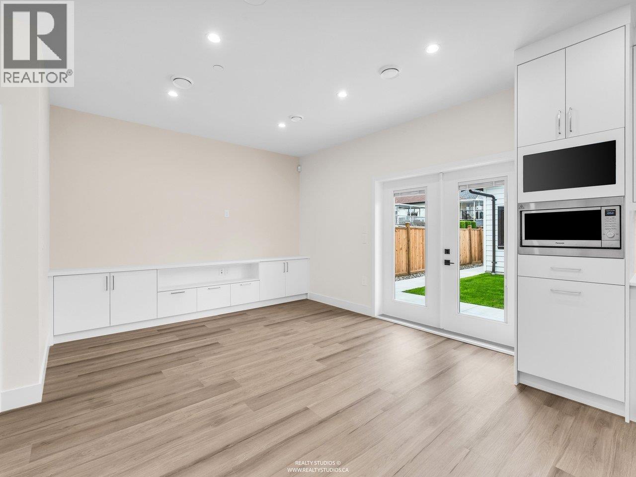 2 4257 Knight Street Property Photo 2