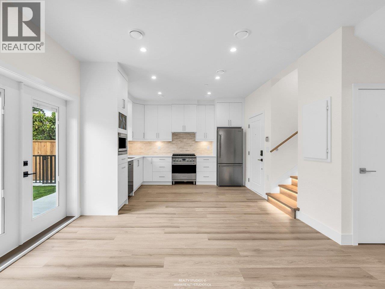 2 4257 Knight Street Property Photo 6