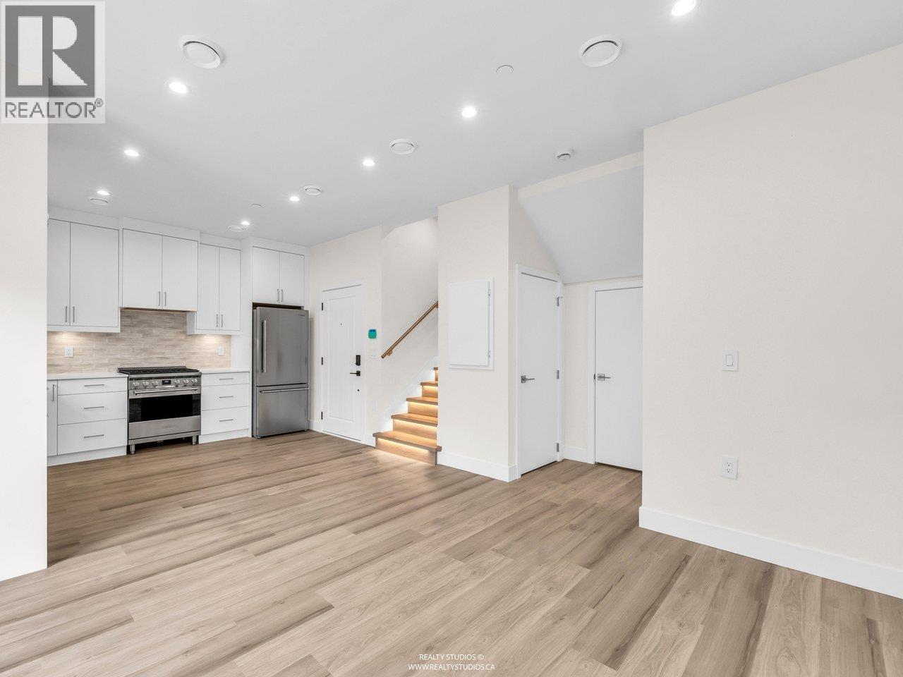 2 4257 Knight Street Property Photo 7