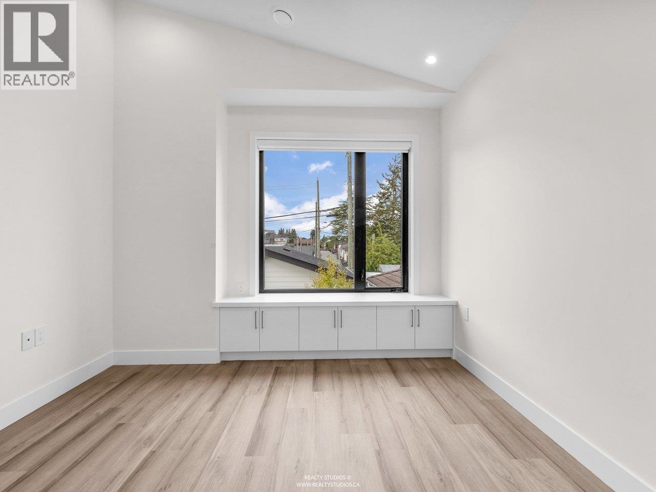 2 4257 Knight Street Property Photo 26