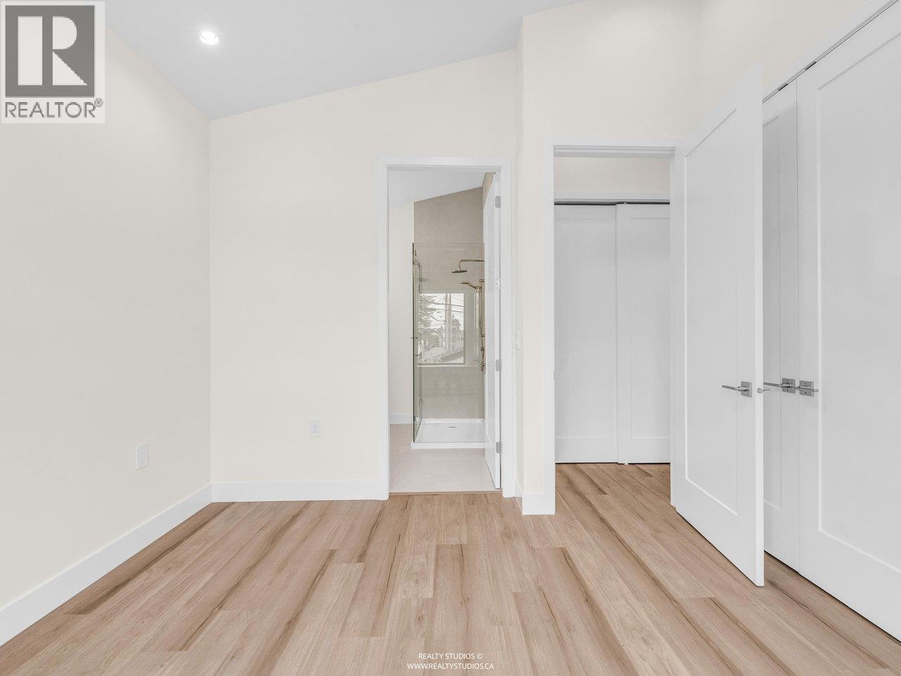 2 4257 Knight Street Property Photo 28