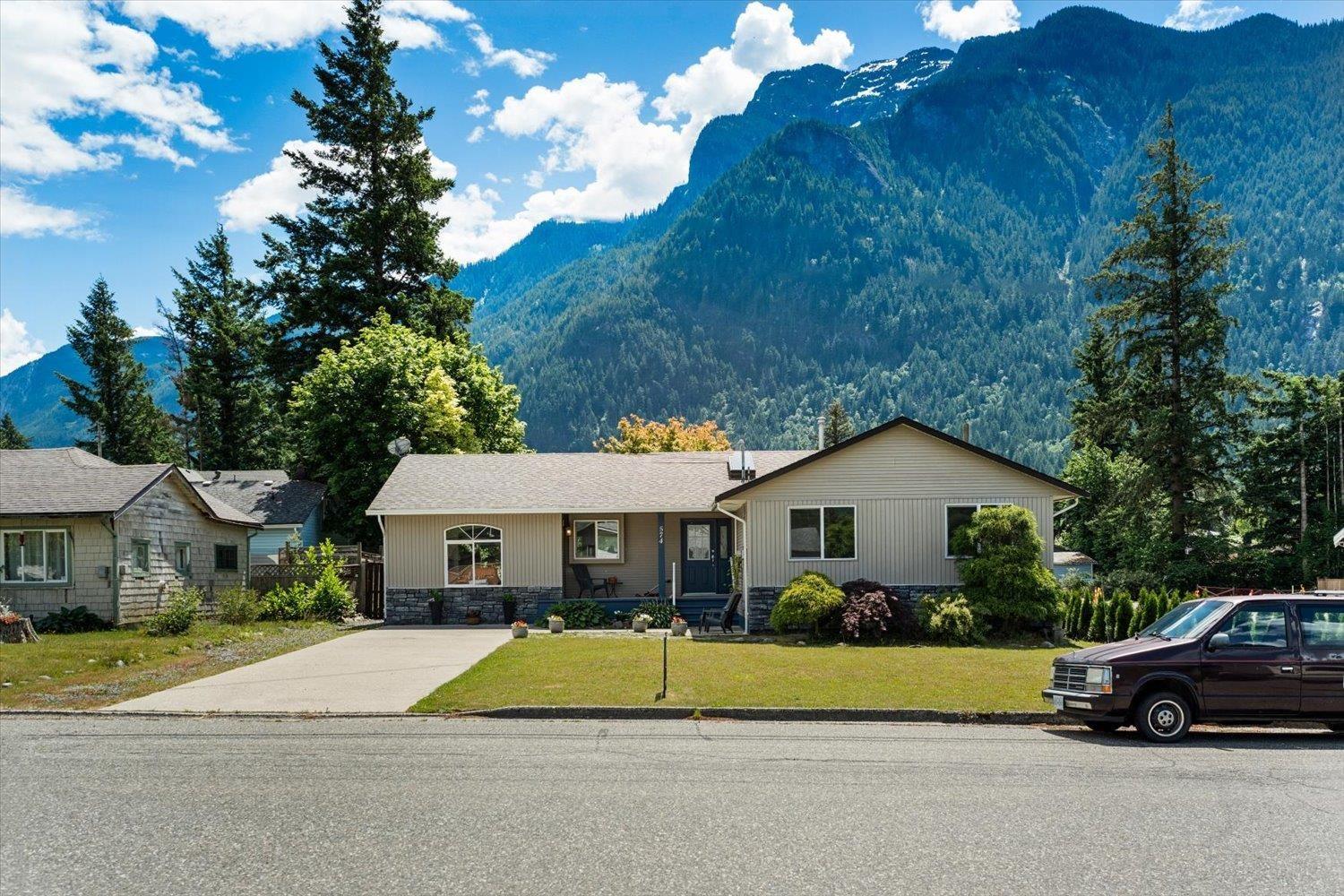 574 Park Street Property Photo 1