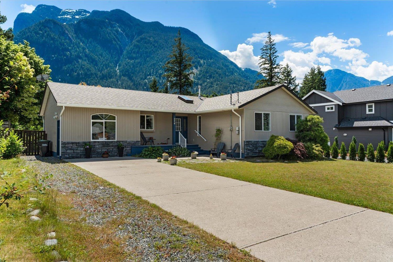 574 Park Street Property Photo 4