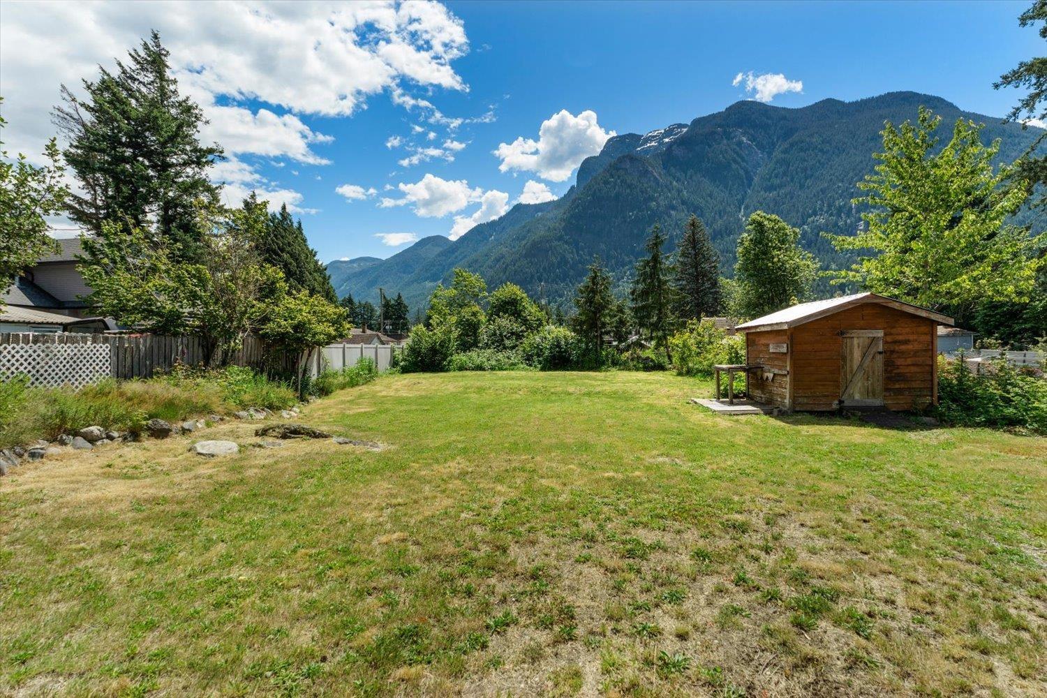 574 Park Street Property Photo 8
