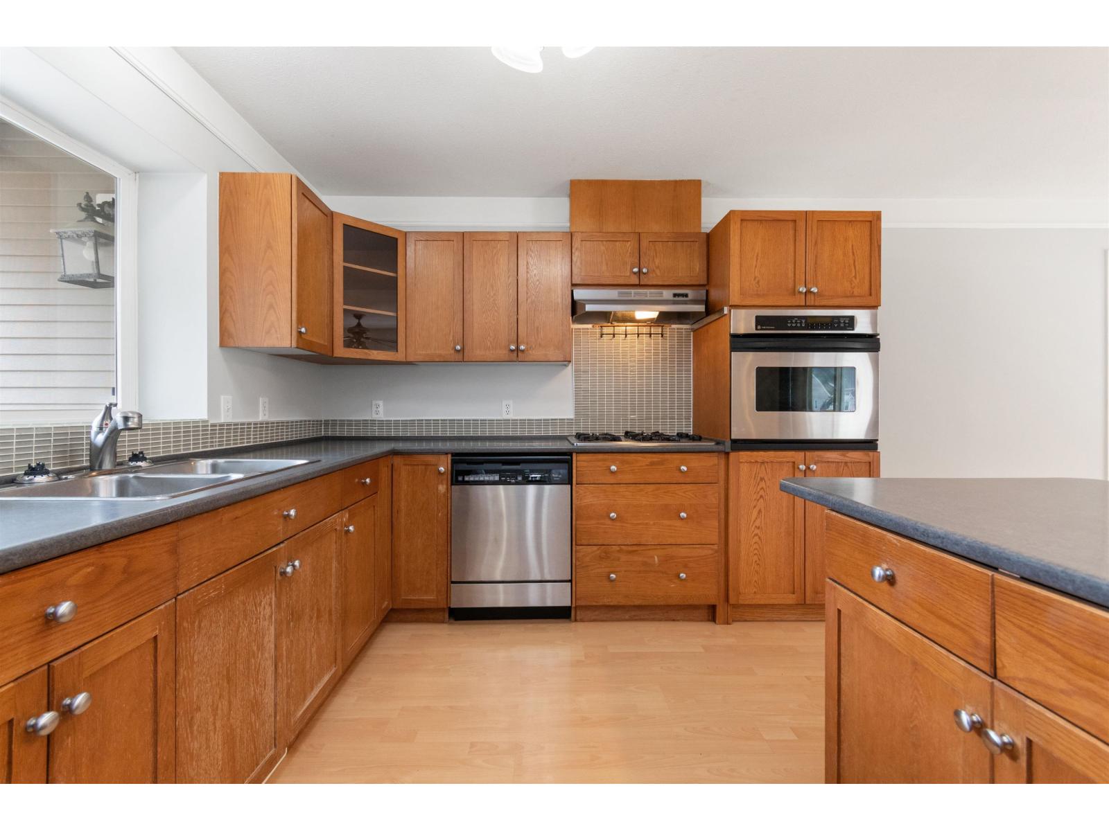 574 Park Street Property Photo 11