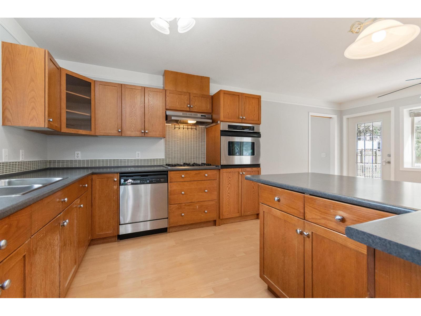 574 Park Street Property Photo 13