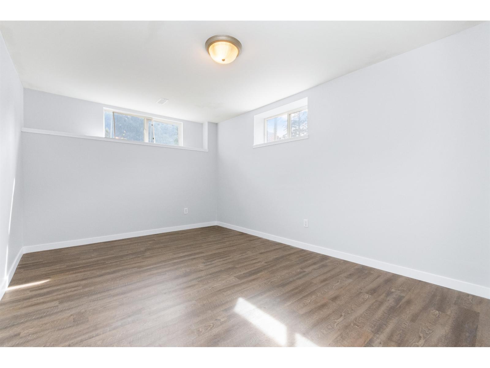 574 Park Street Property Photo 28