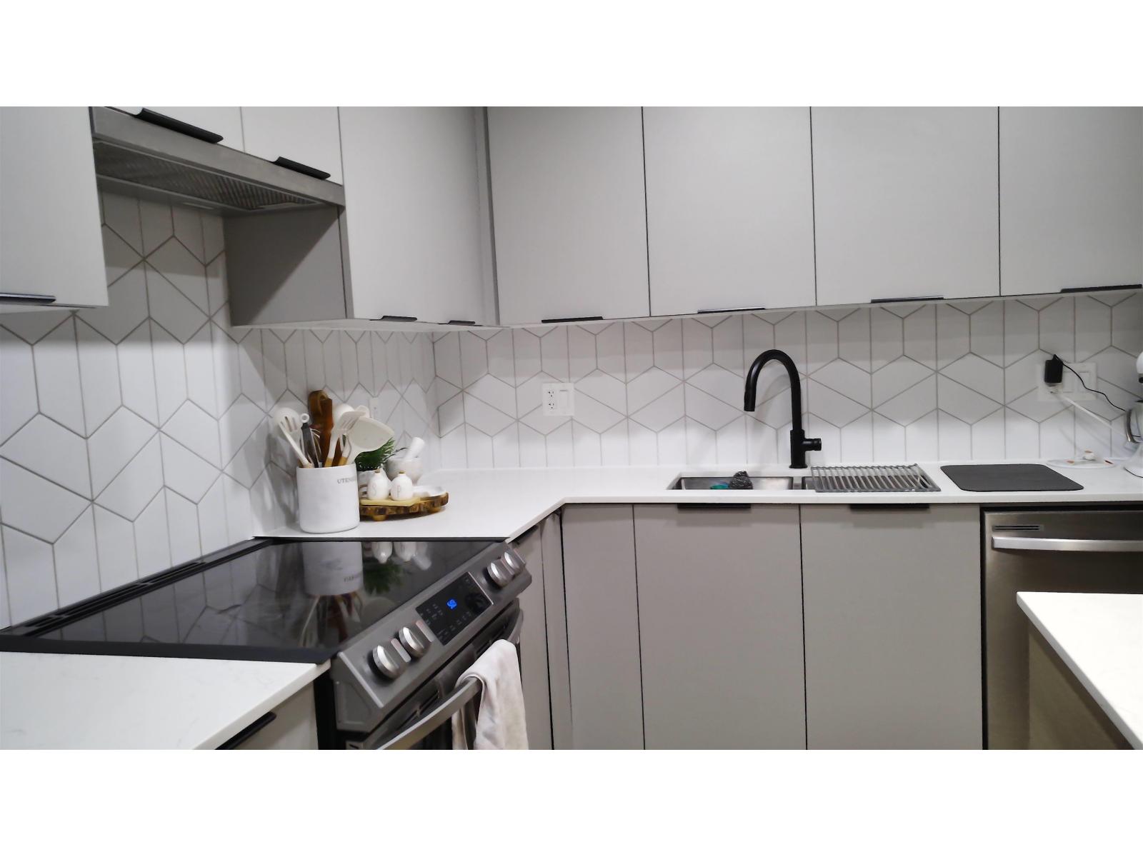 501 10778 138 Street Property Photo 4