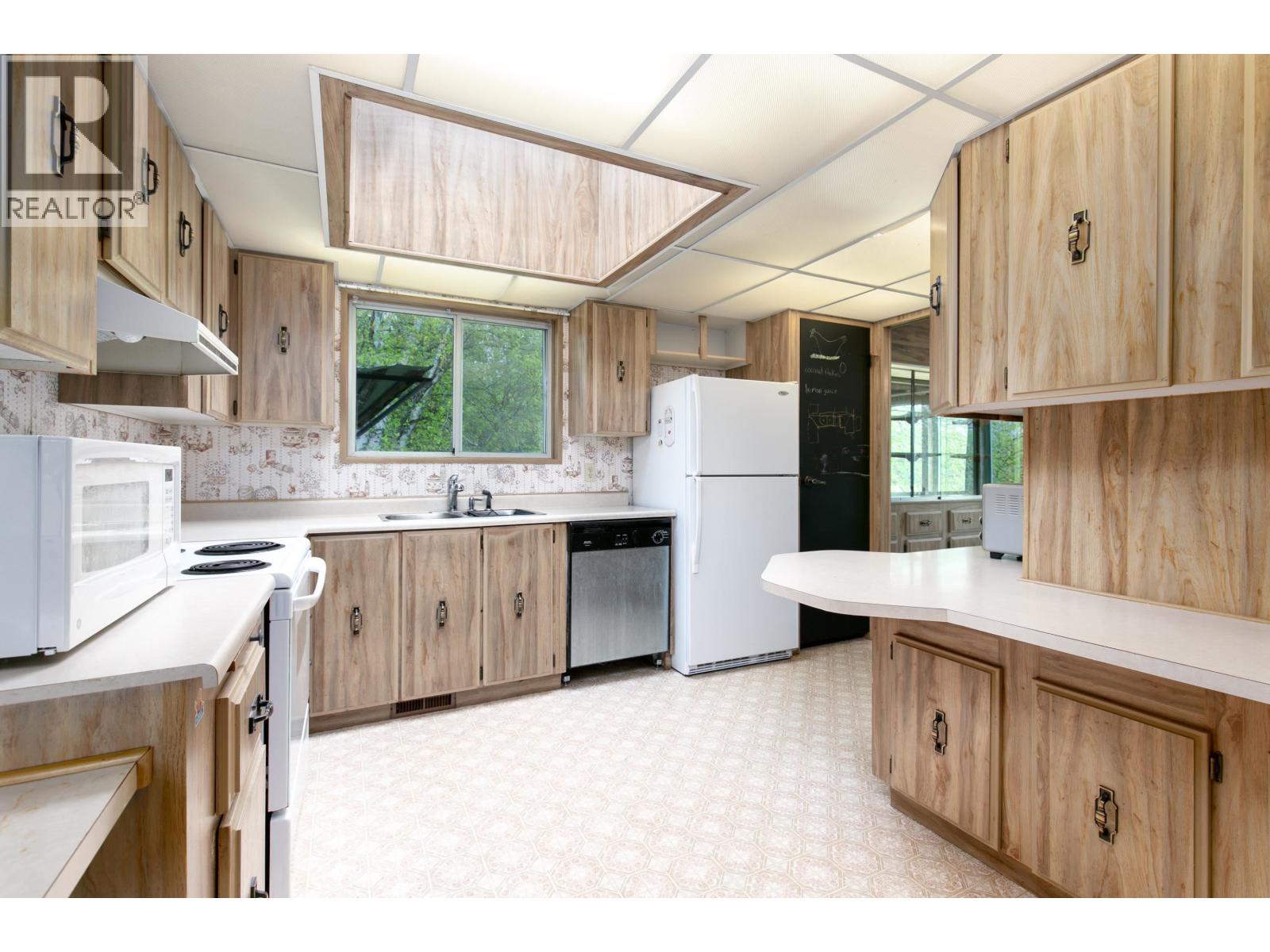 1691 Highway 99 Property Photo 12