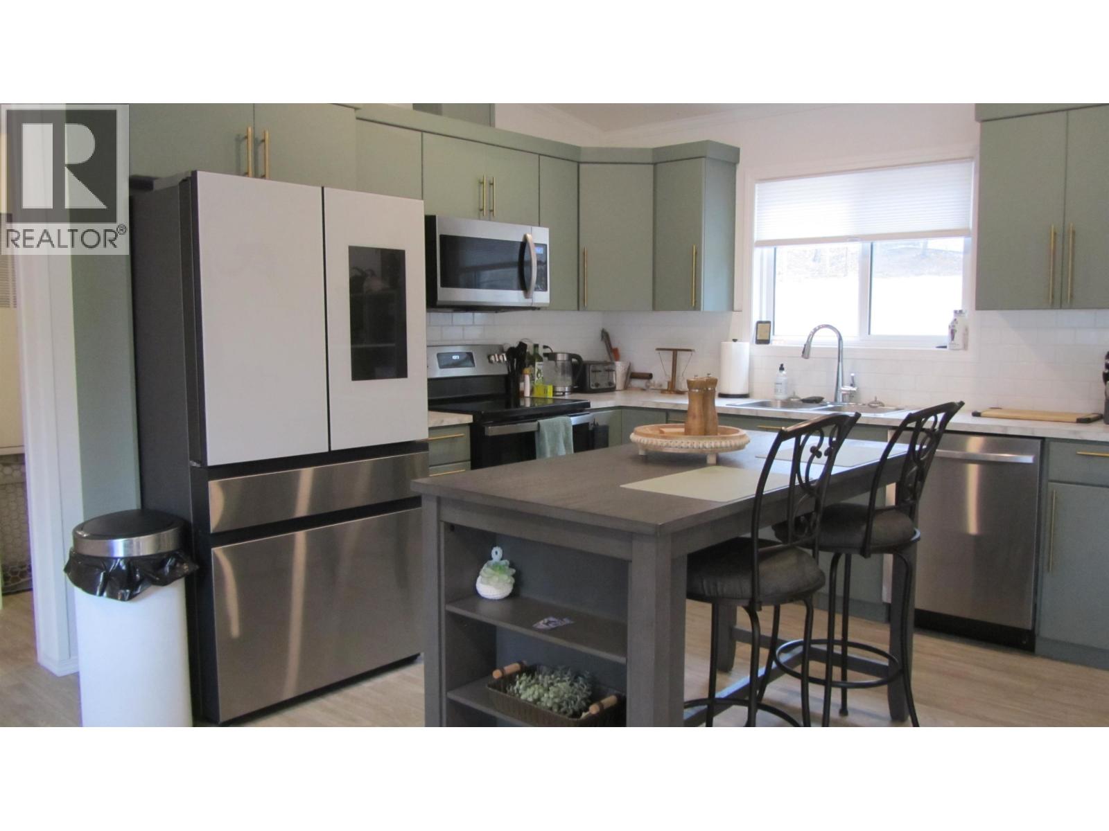 4873 Kemmi Crescent Property Photo 4