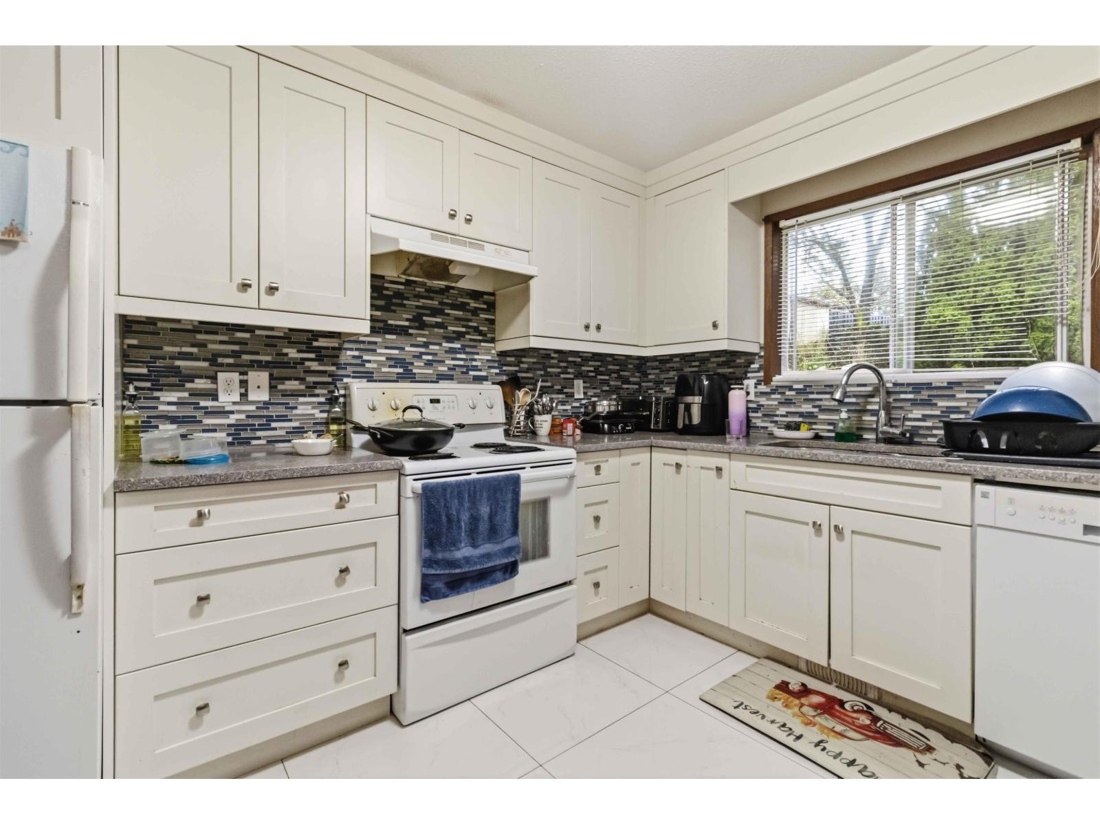 3273 Cheam Drive Property Photo 11